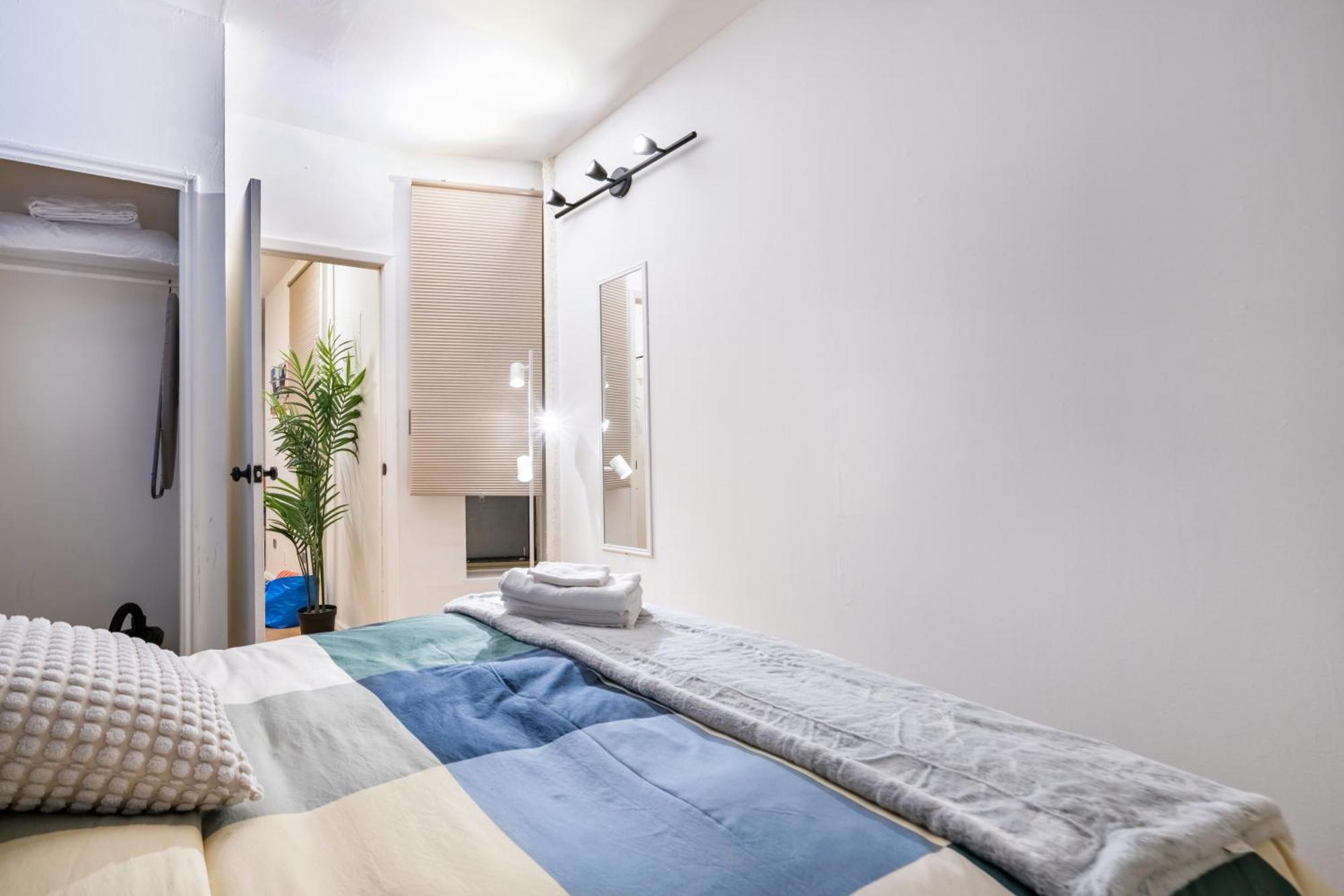 2 Bedroom Paradise In Hells Kitchen Manhattan New York