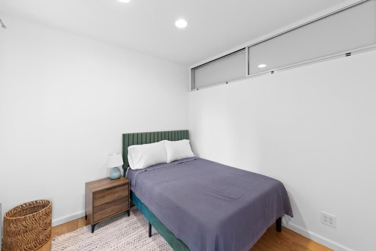 Apartment 105- 4brs In The Heart Of The East Village