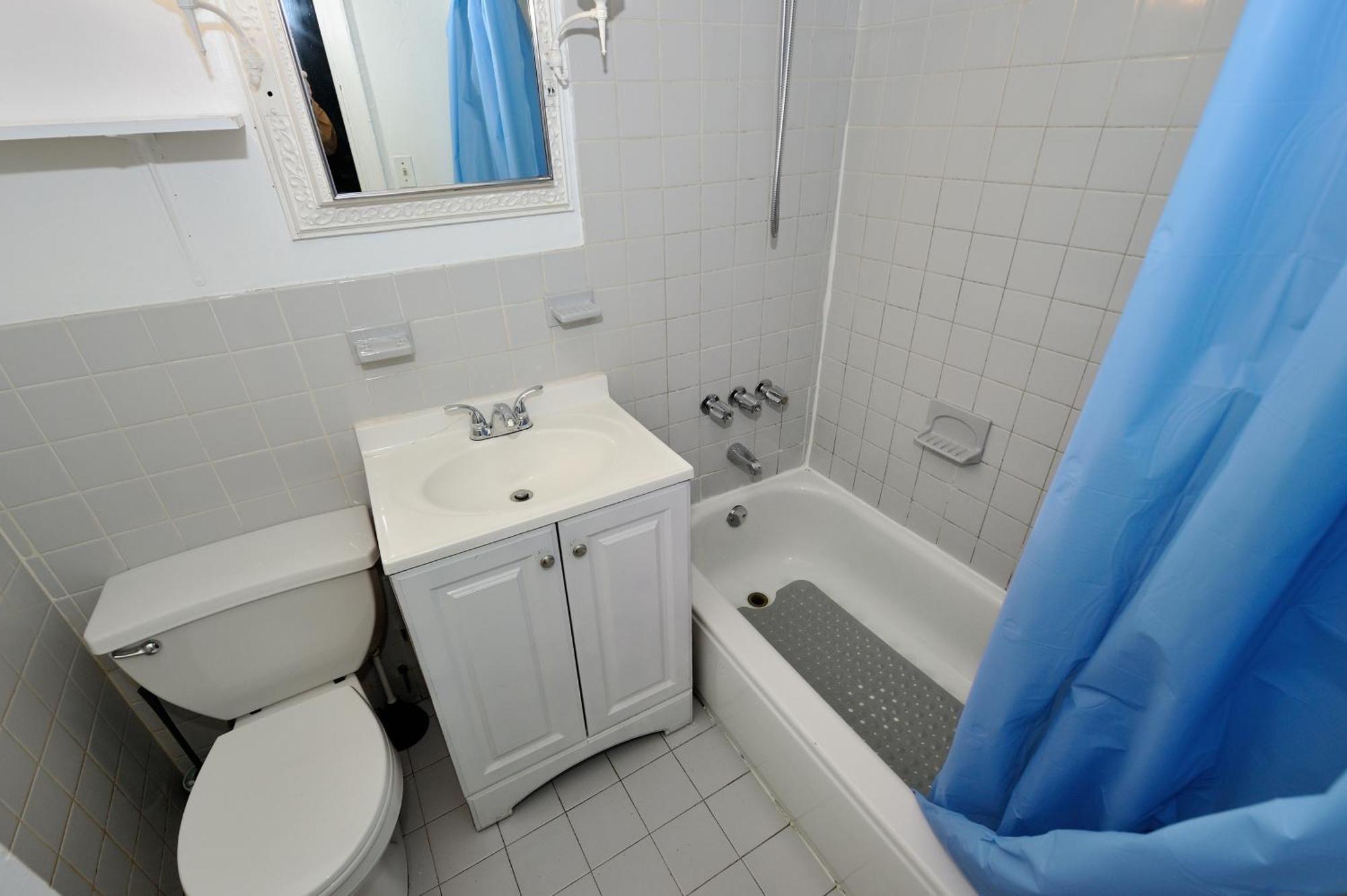 Apartment 5 Bedroom 2 Bath Full Floor Midtown *