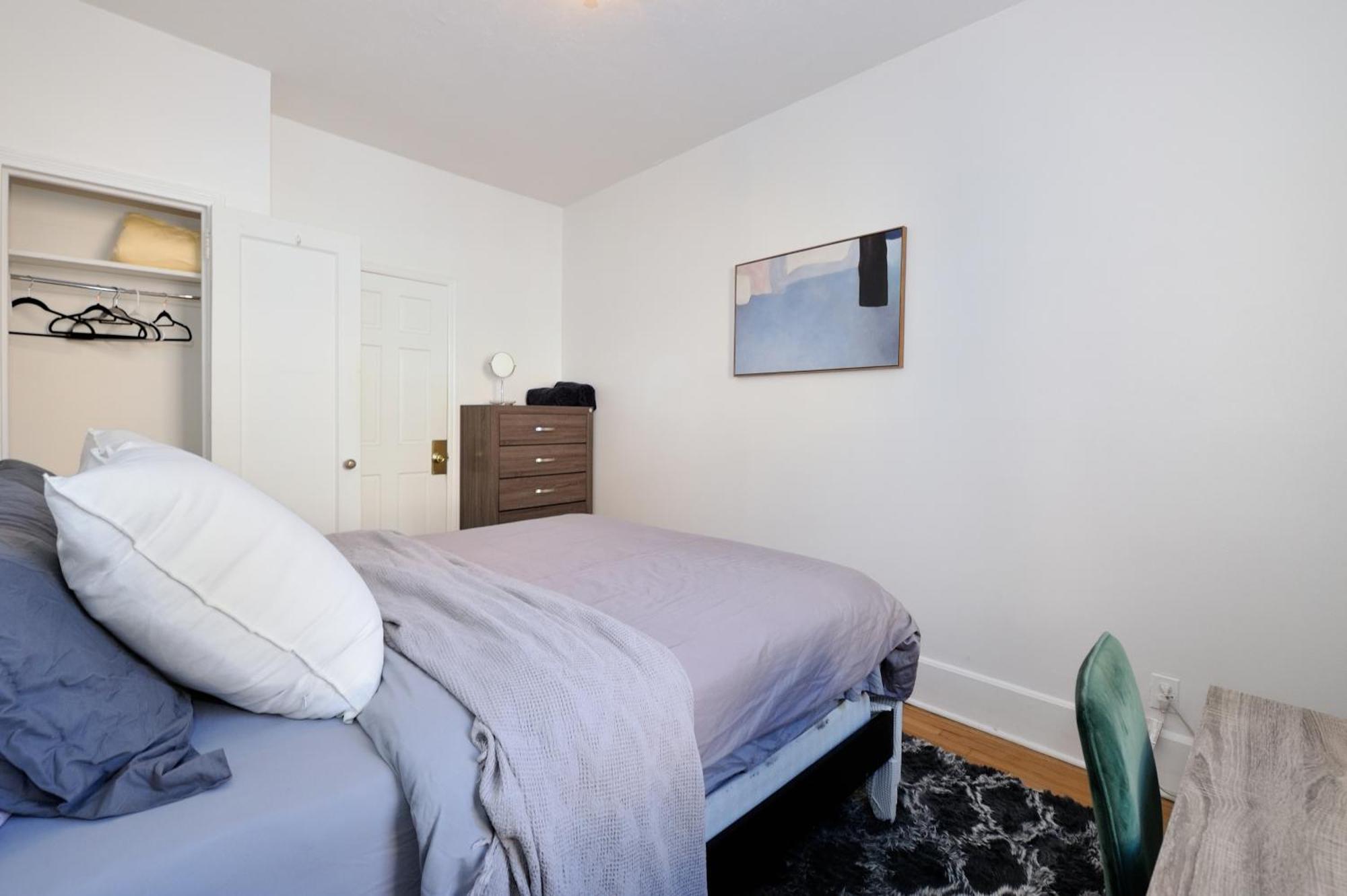 5 Bedroom 2 Bath Full Floor Midtown