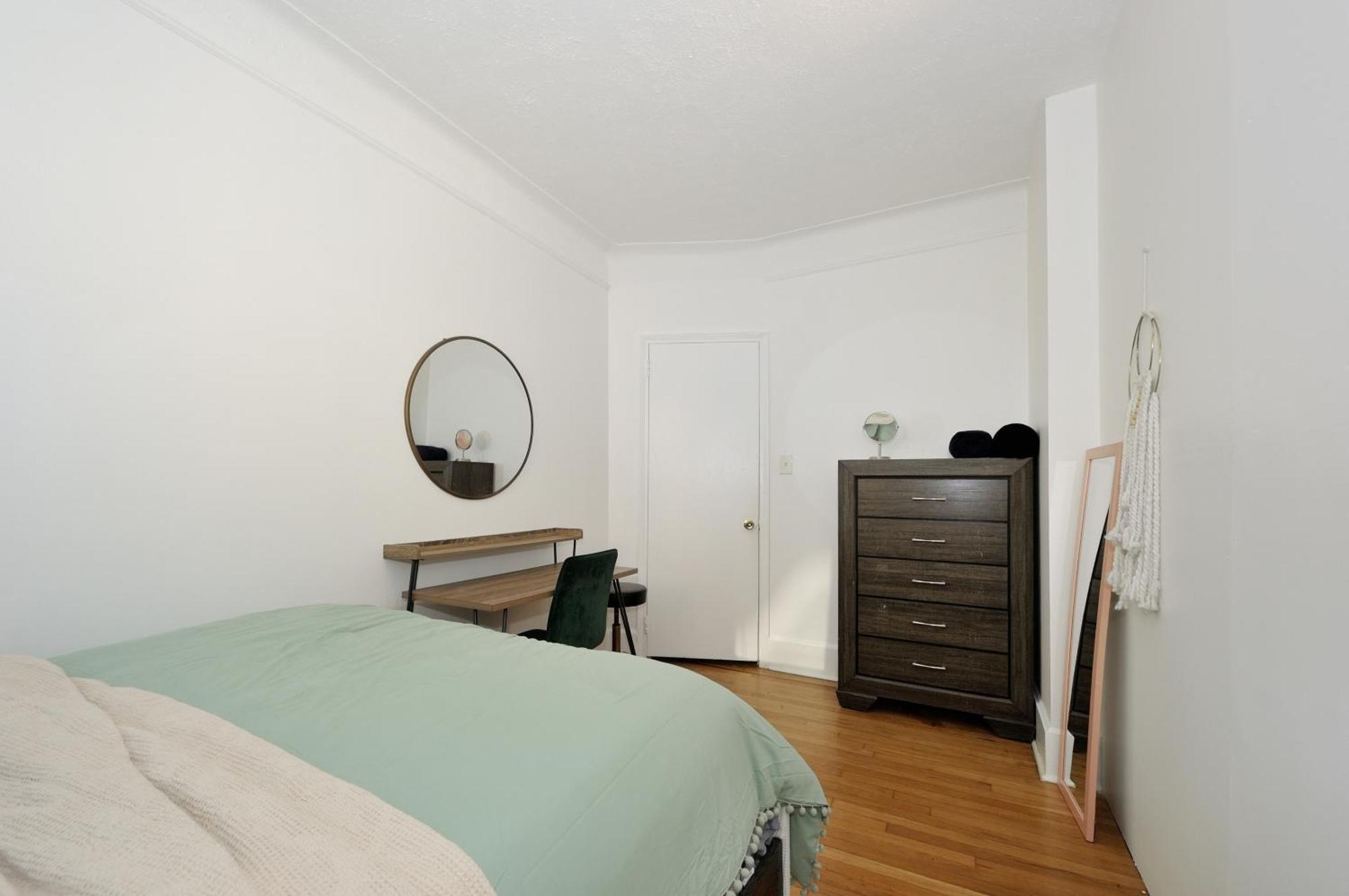 5 Bedroom 2 Bath Full Floor Midtown Apartment *