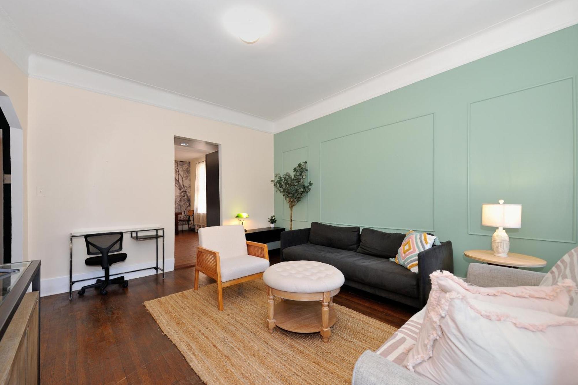 Apartment 5 Bedroom 2 Bath Full Floor Midtown *