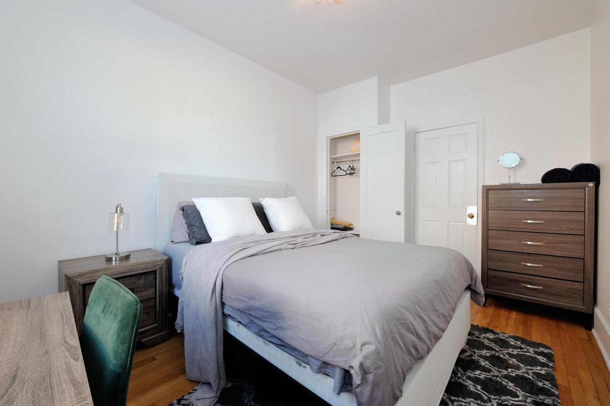 5 Bedroom 2 Bath Full Floor Midtown * New York