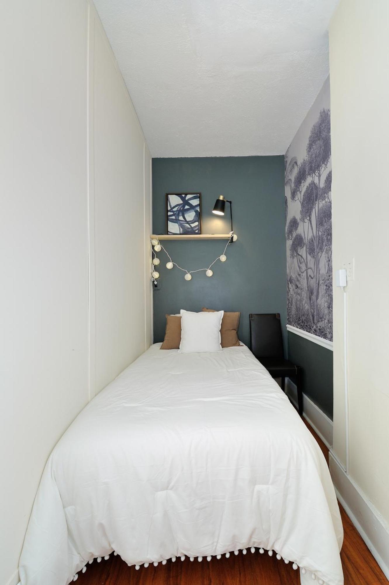 5 Bedroom 2 Bath Full Floor Midtown Apartment