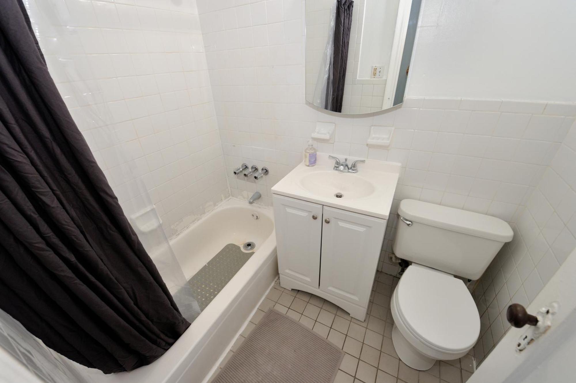 5 Bedroom 2 Bath Full Floor Midtown Apartment