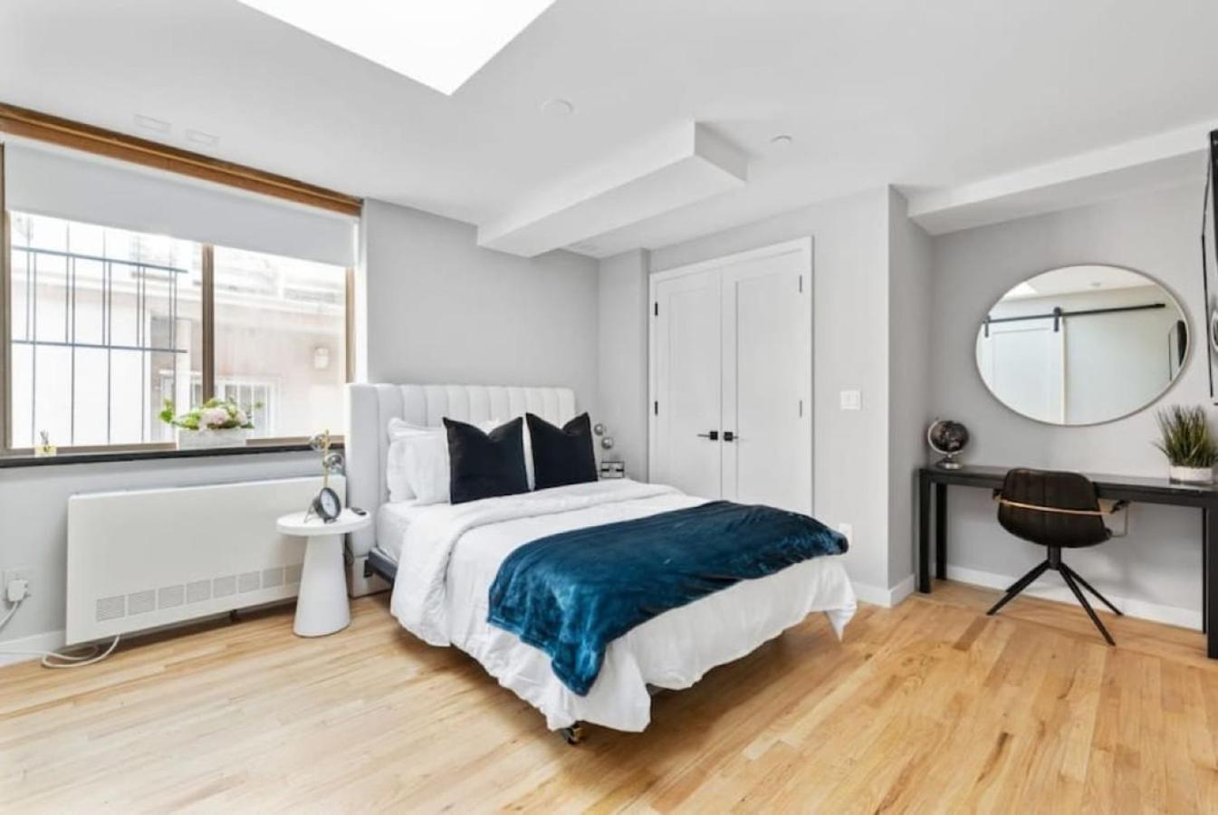 Apartment 3br Penthouse With Massive Private Rooftop *