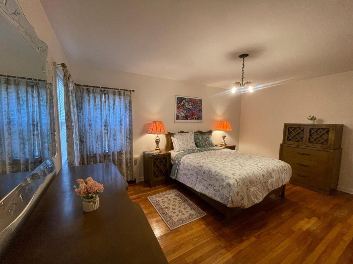 Apartment Luxury Three Bedroom In A Private House