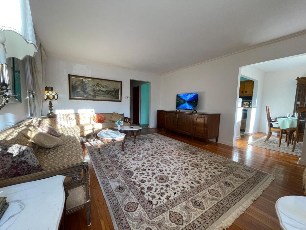 Apartment Luxury Three Bedroom In A Private House *