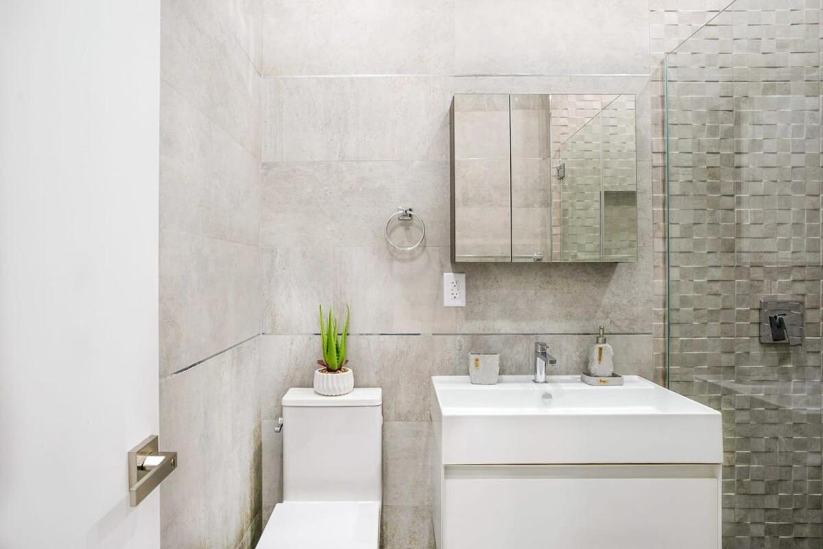 Apartment 317-1b Modern 1br Ues W D *