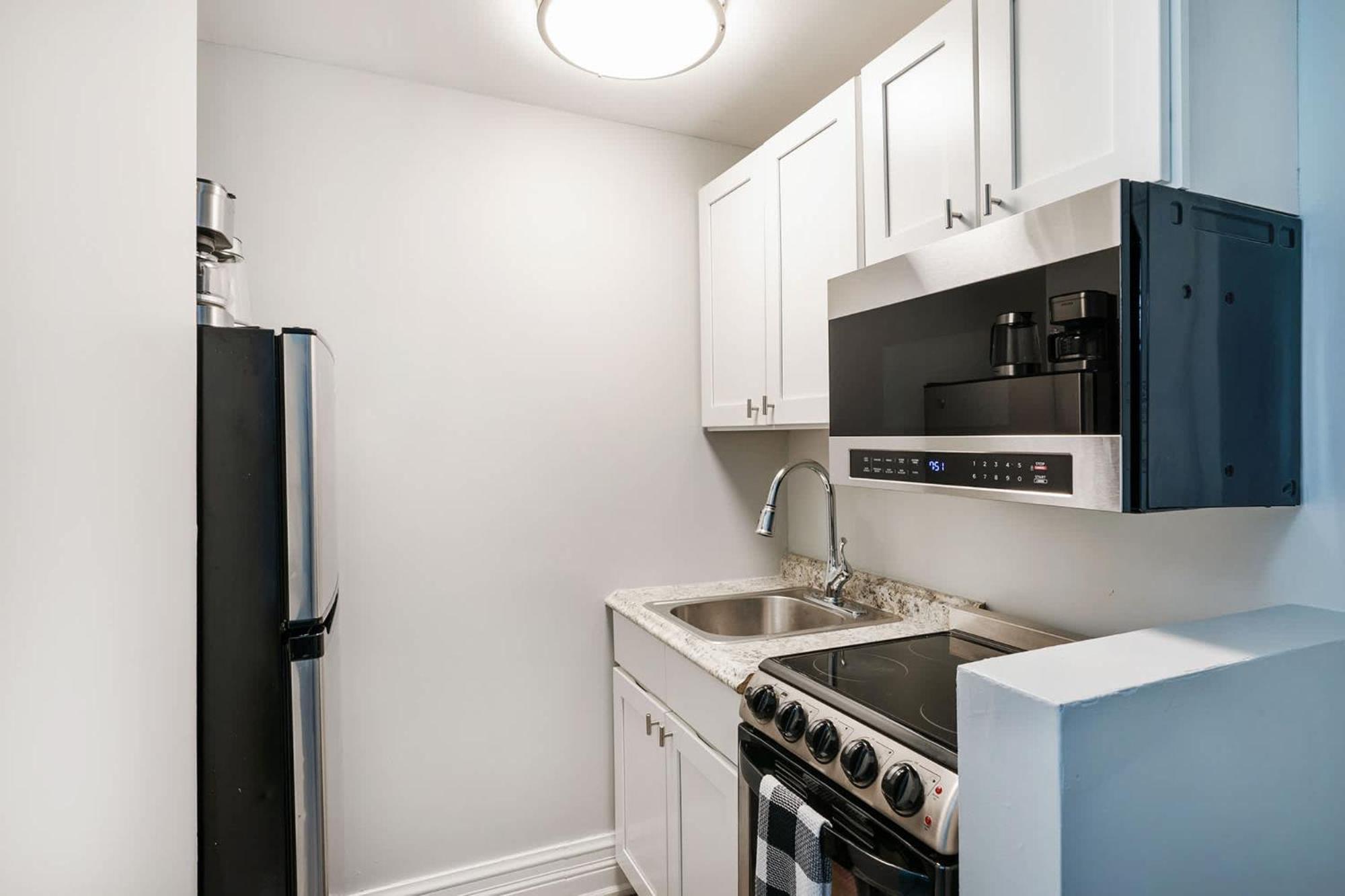 73-320 New 1br 1bth Uws Doorman Gym Appartement