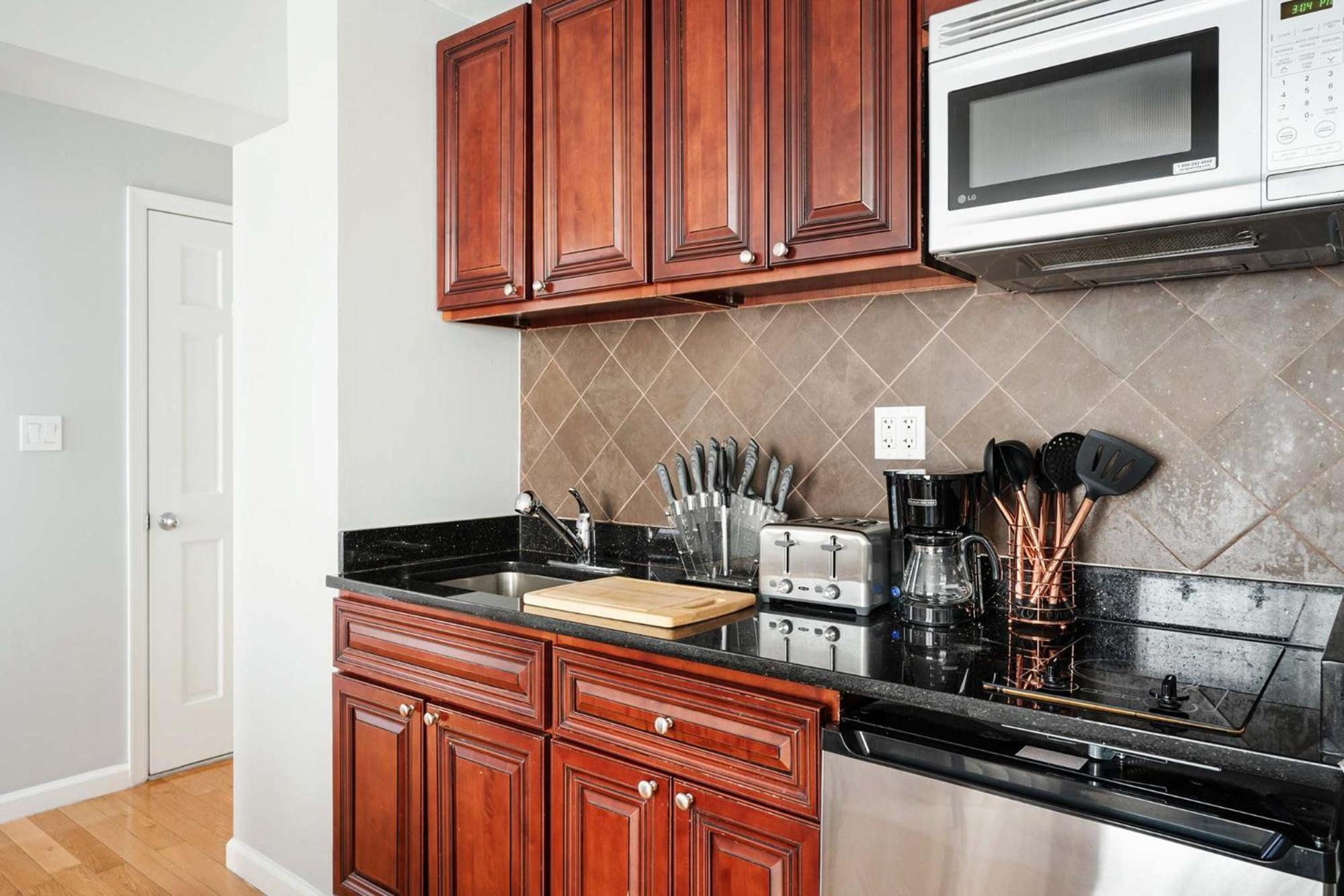 73-806 New 1br 1bth Uws Doorman Gym