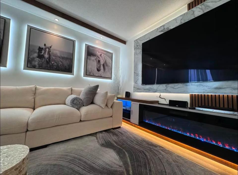 New Modern 2br W Fireplace & Fitness Lounge, Live Comfortably In East Harlem New York