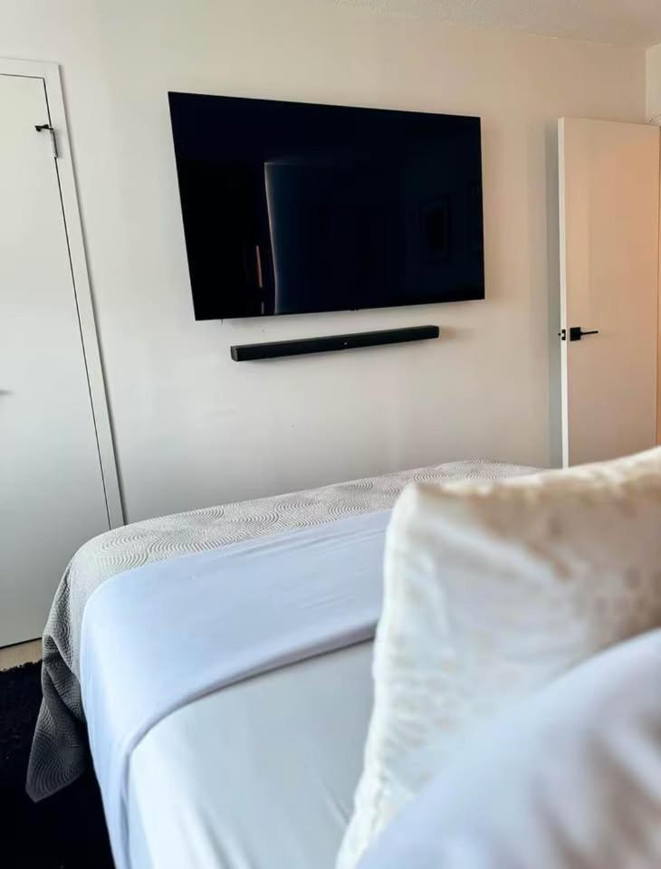 New Modern 2br W Fireplace & Fitness Lounge, Live Comfortably In East Harlem New York