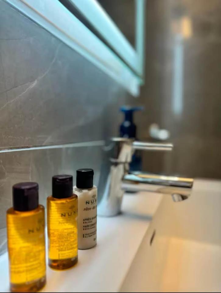 New Modern 2br W Fireplace & Fitness Lounge, Live Comfortably In East Harlem Apartment New York