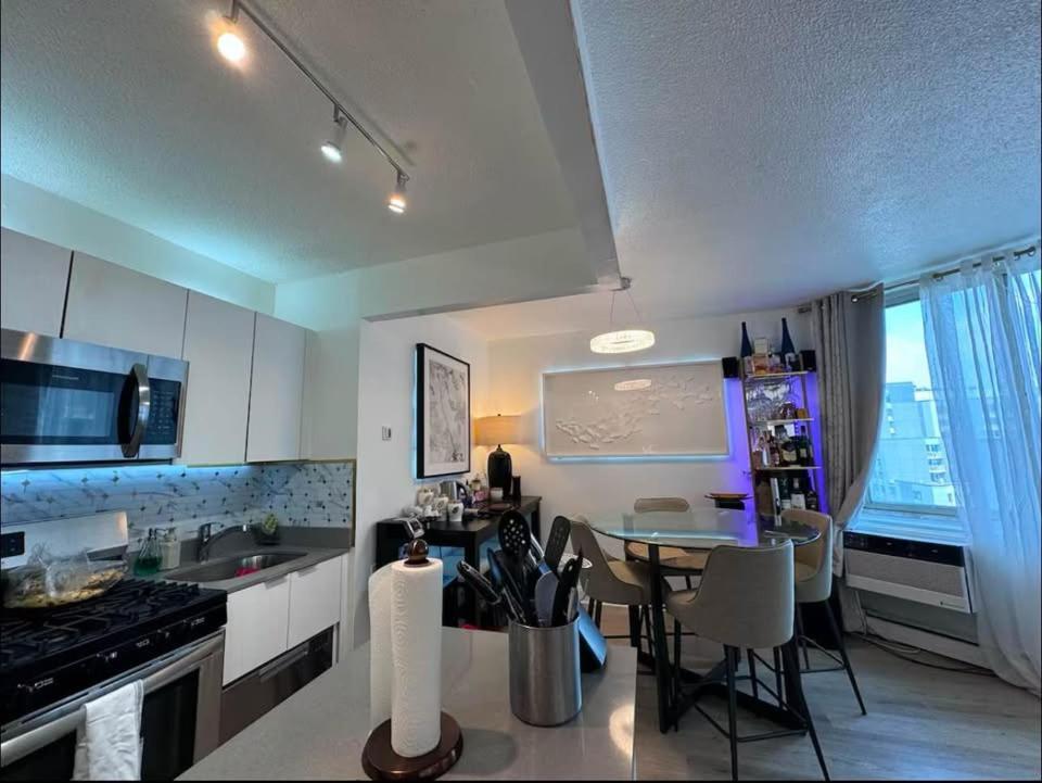 New Modern 2br W Fireplace & Fitness Lounge, Live Comfortably In East Harlem *