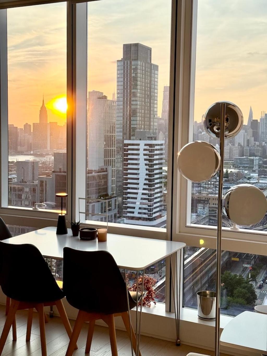 1 Stop To Midtown Amazing View Luxury High Rise Corner 1 Bedroom * New York