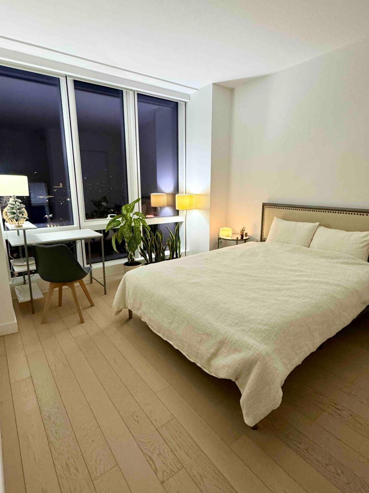 1 Stop To Midtown Amazing View Luxury High Rise Corner 1 Bedroom *