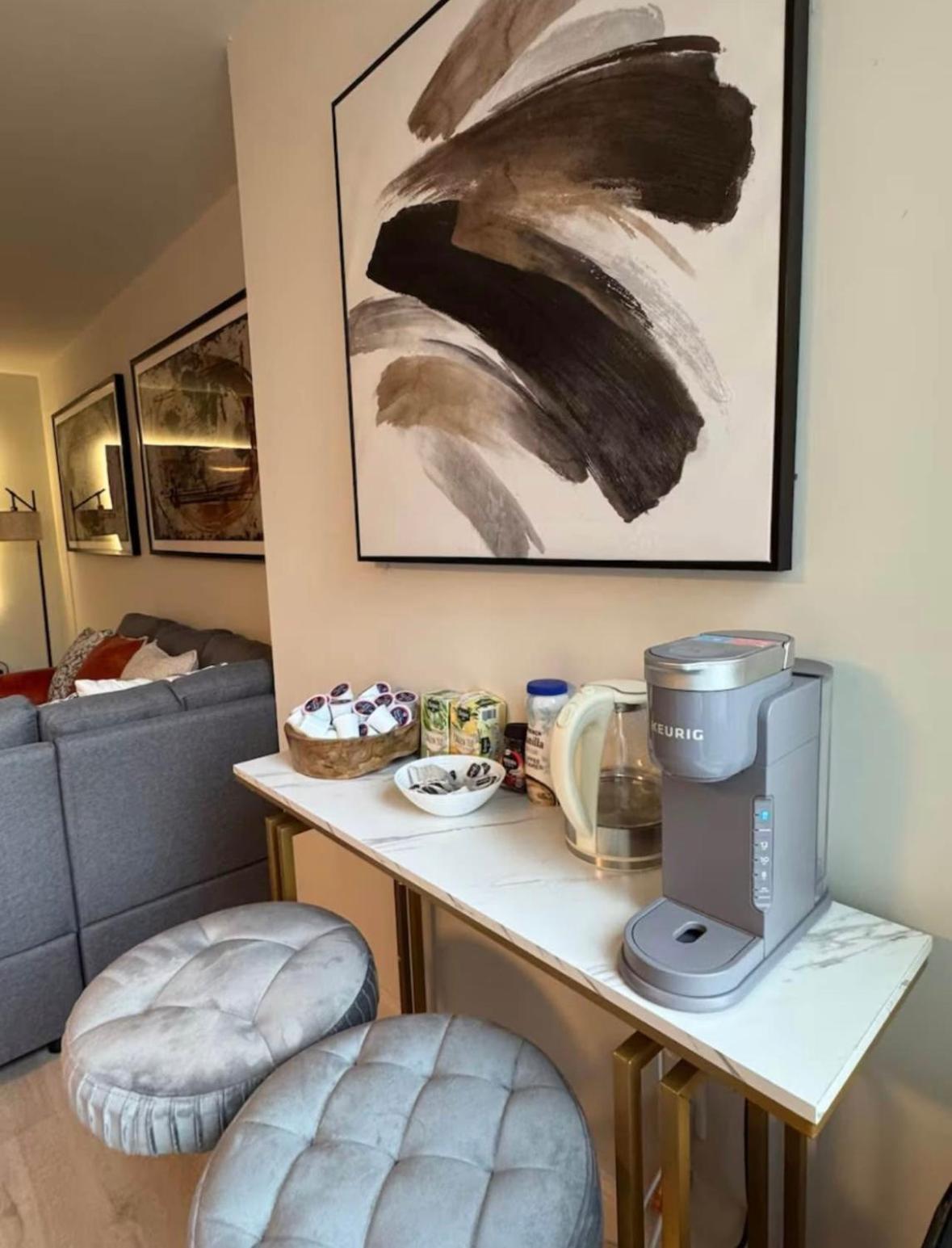 New Chic & Cozy 1bd Near East River, Minutes From Park Apartment *