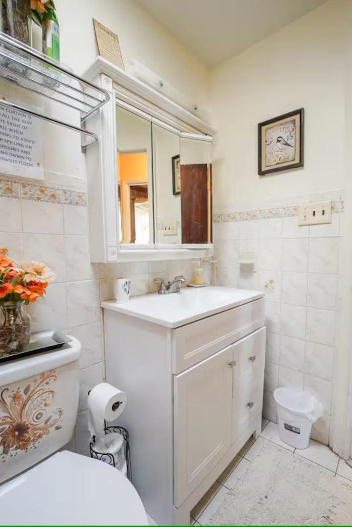 Chekells Cozy Close To Everything Free Wifi Apartment