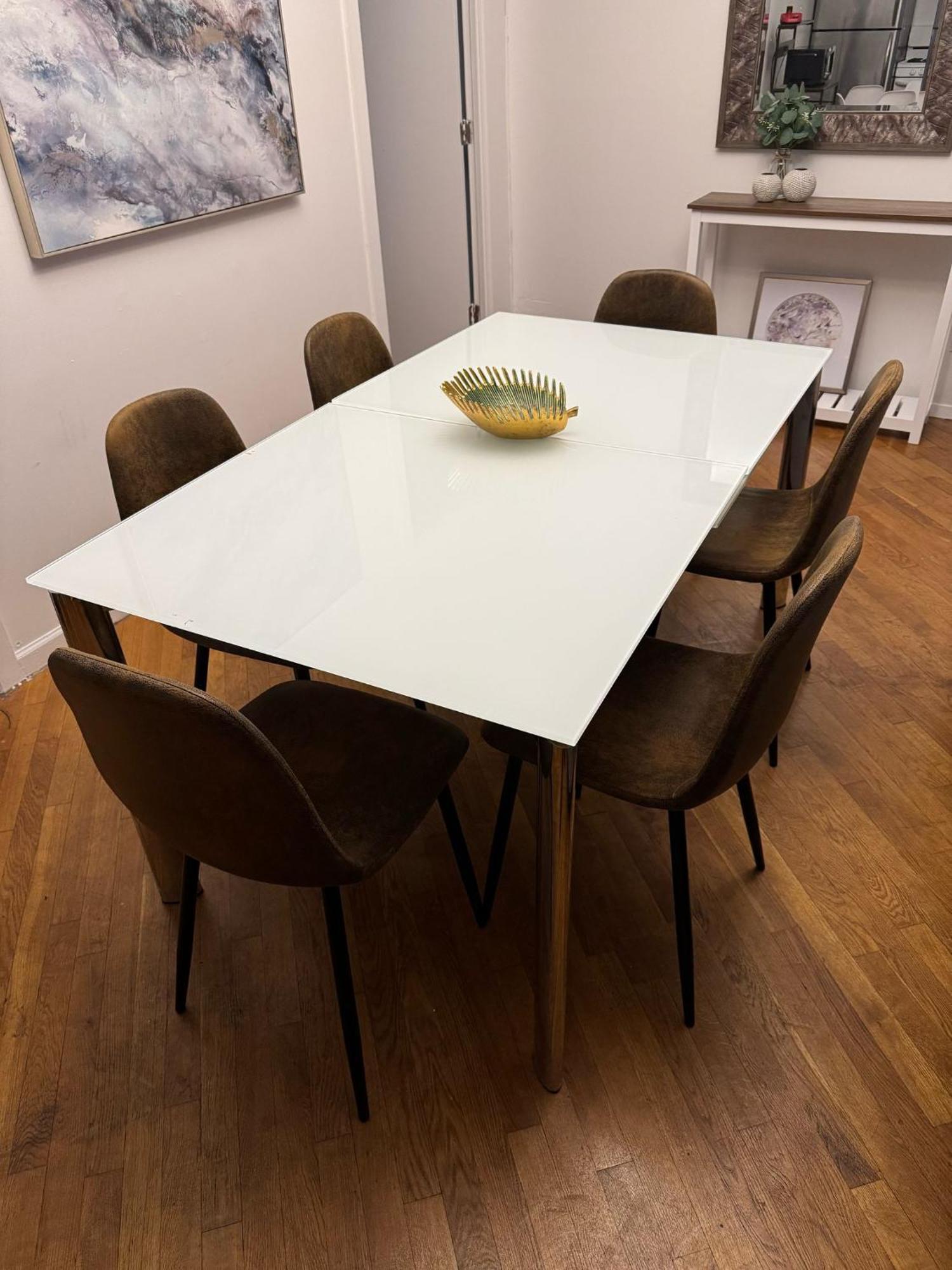 Bright 3 Bedroom In East Harlem!