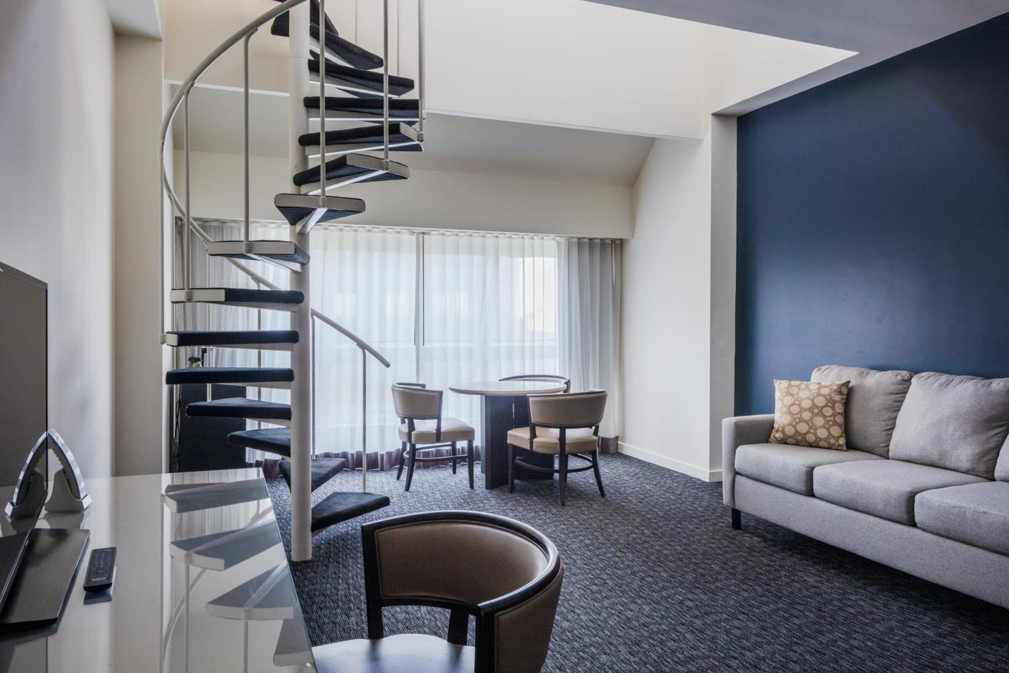 Millennium Hilton One Un Plaza 4*