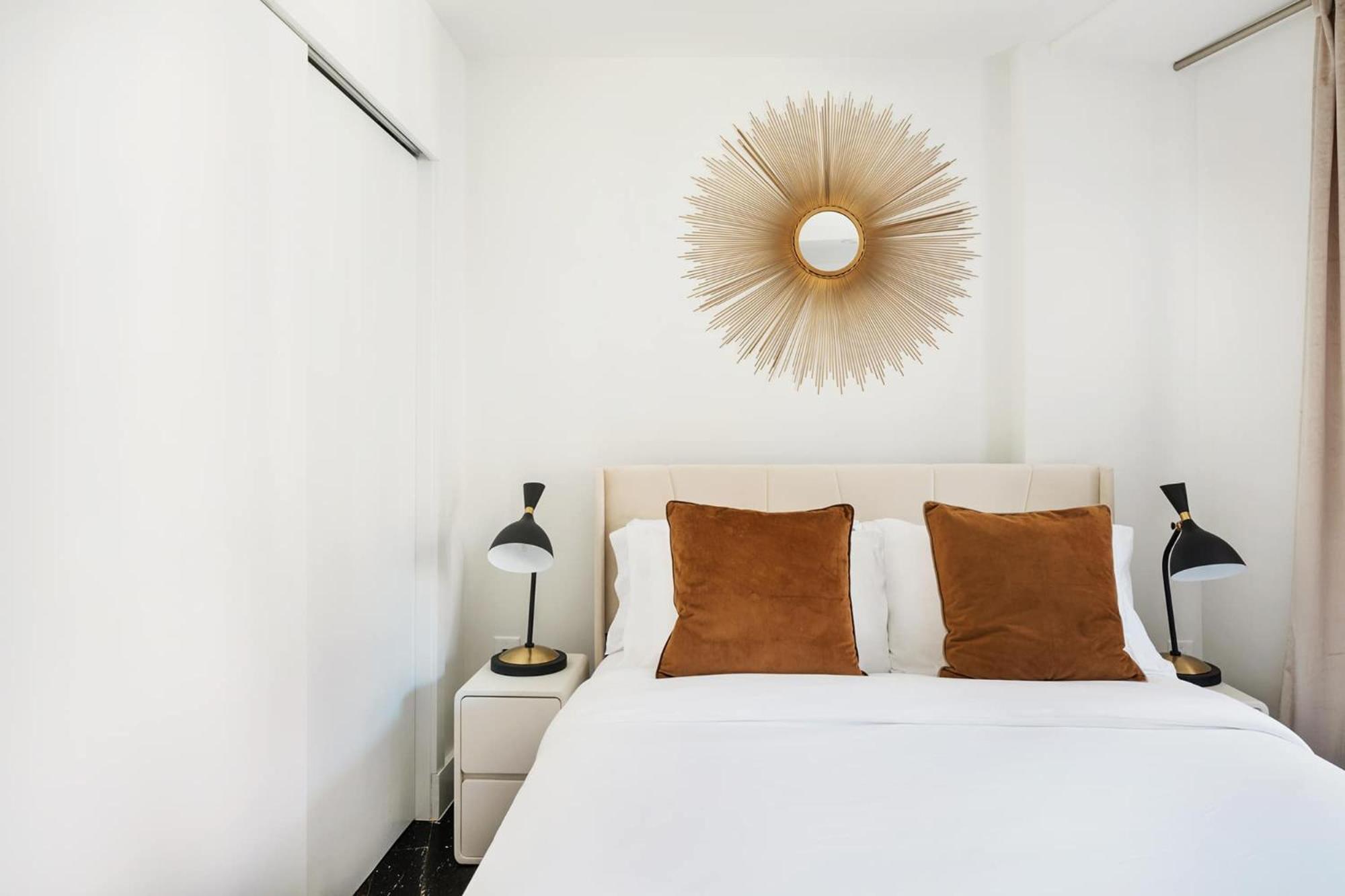 809-4b Balcony W D Prime Location