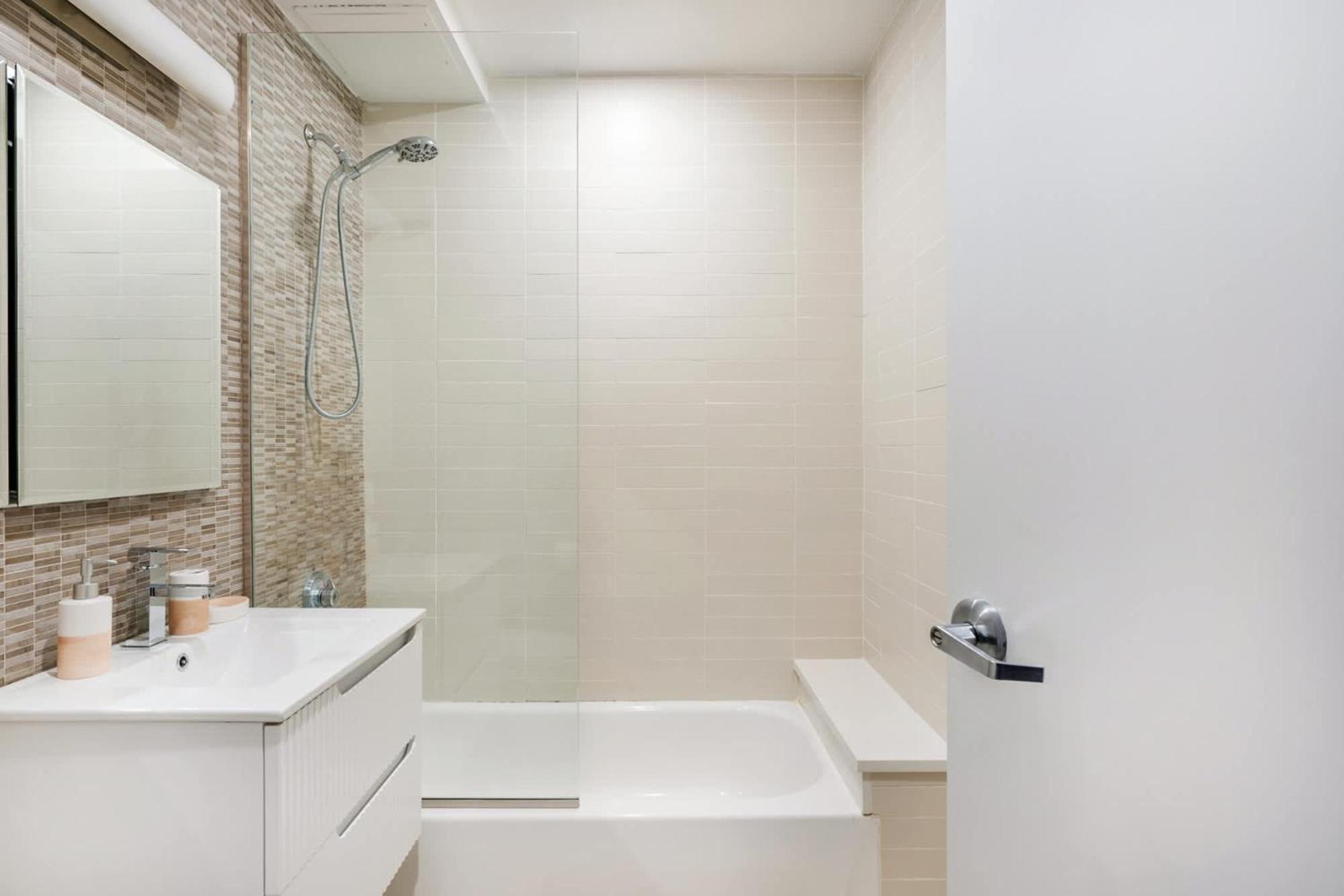 809-4b Balcony W D Prime Location New York