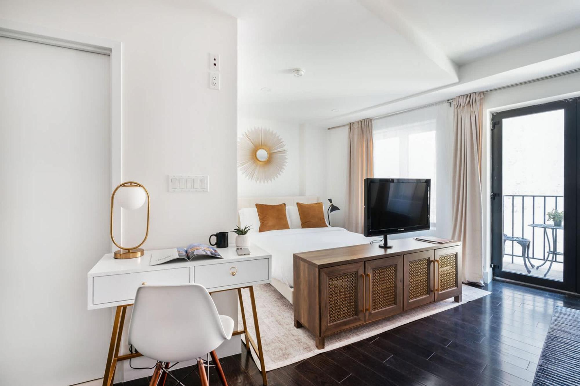 Apartment 809-4b Balcony W D Prime Location *