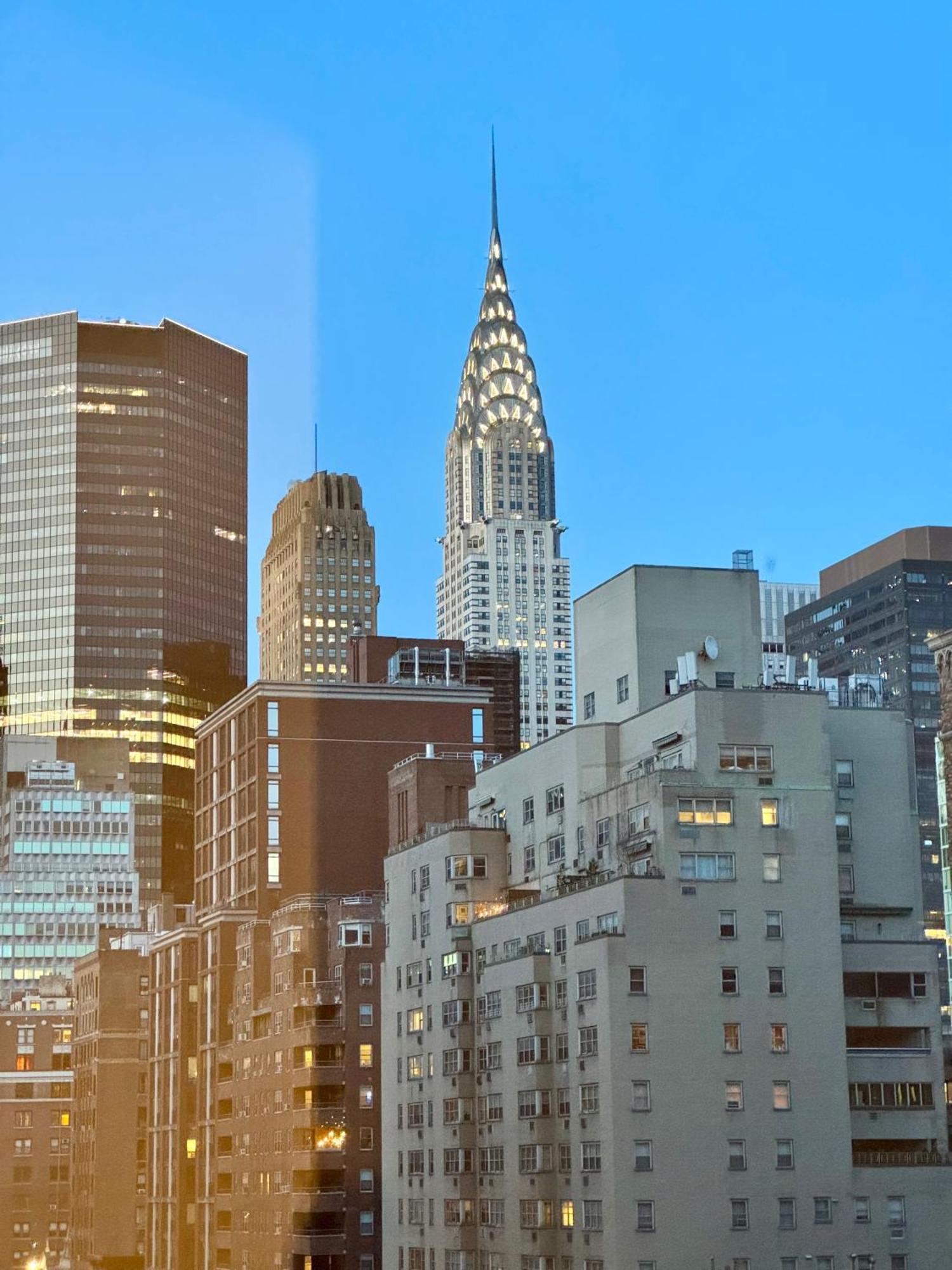 Midtown Park Ave Charming Chrysler View Corner