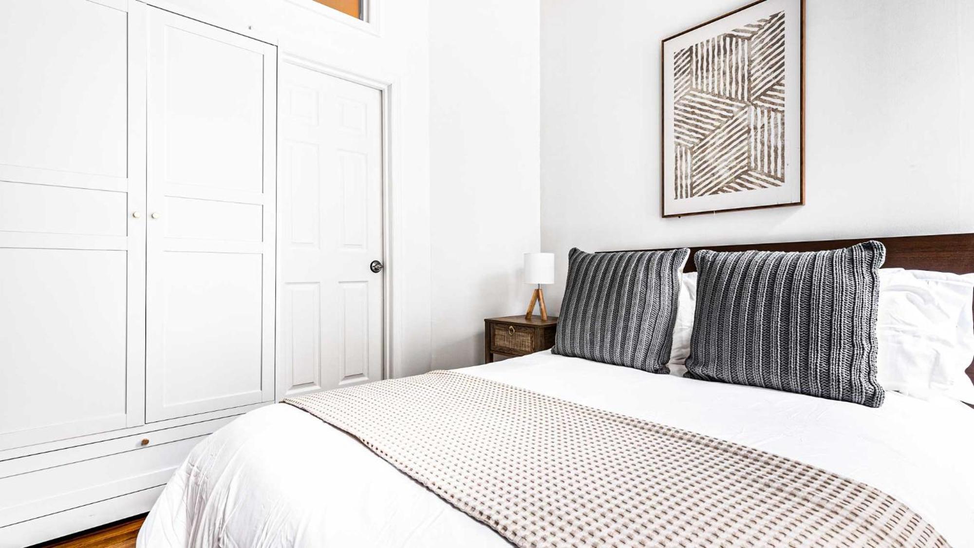 Stylish & Comfy 4bdr & 1bth In Midtown Manhattan Apartment New York