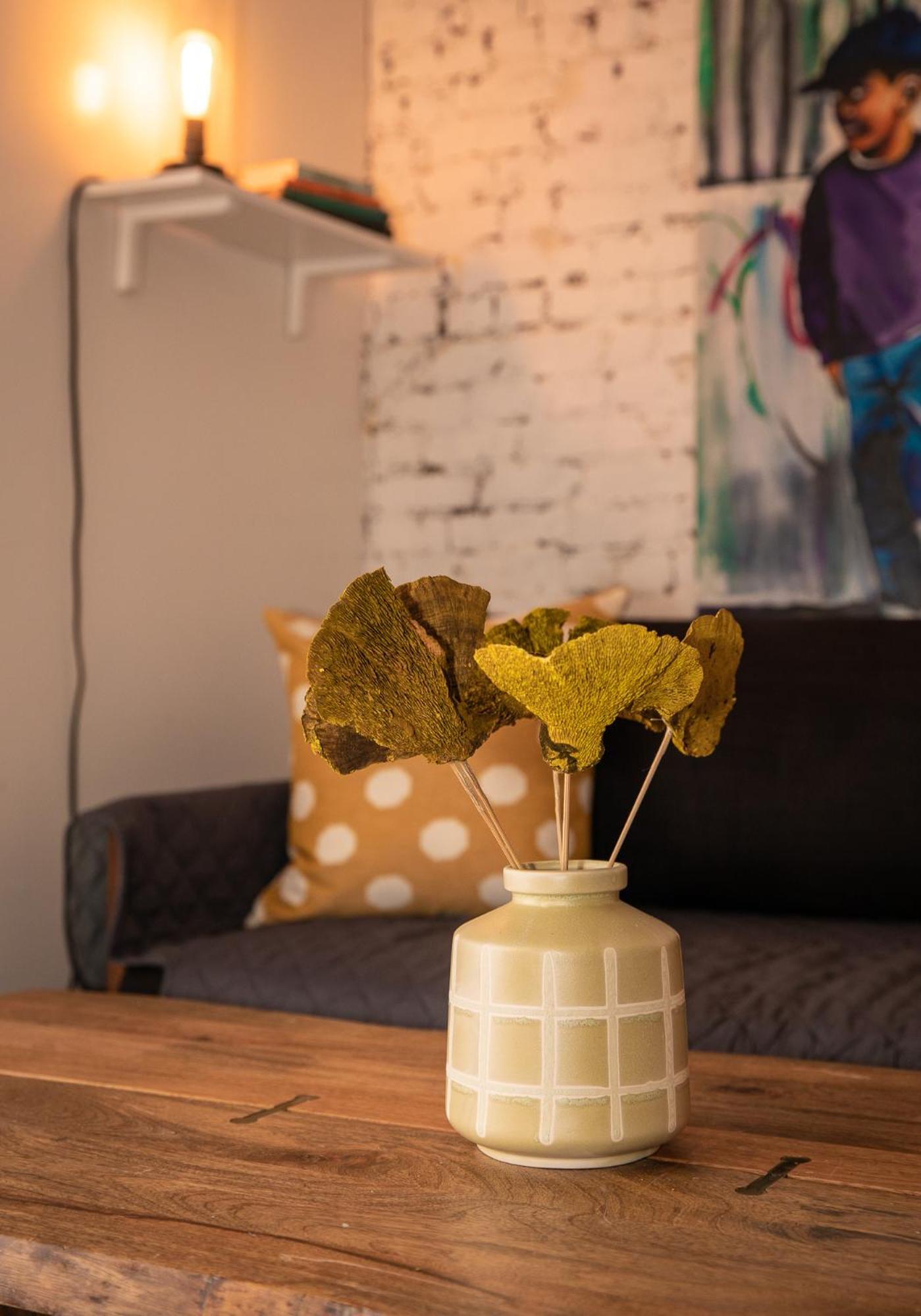 Sunny Fully Furnished In Chelsea Apartment *