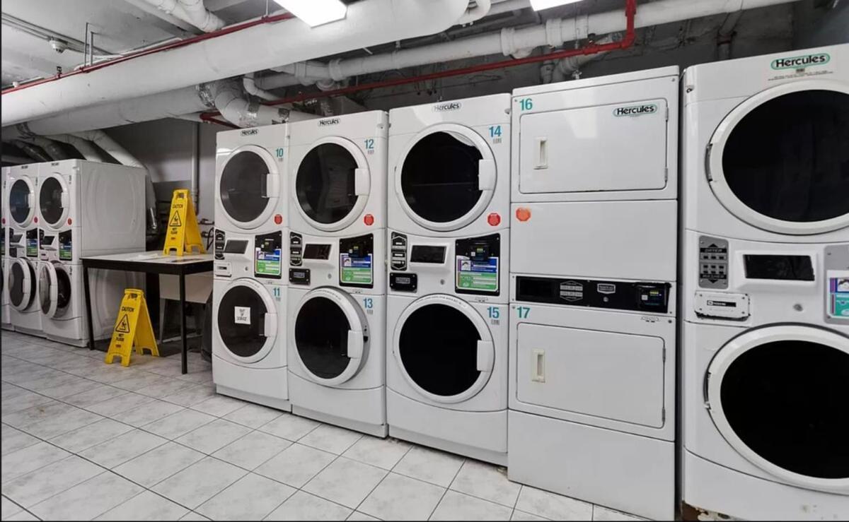 73-1509 New Reno Uws 24h Doorman Gym Laundry *