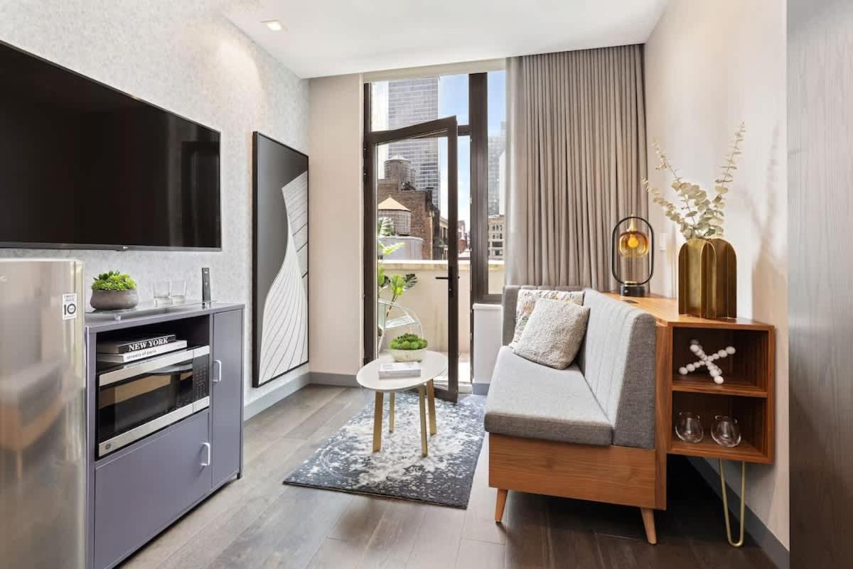 The Vibe On 5th Vibe 8750 *