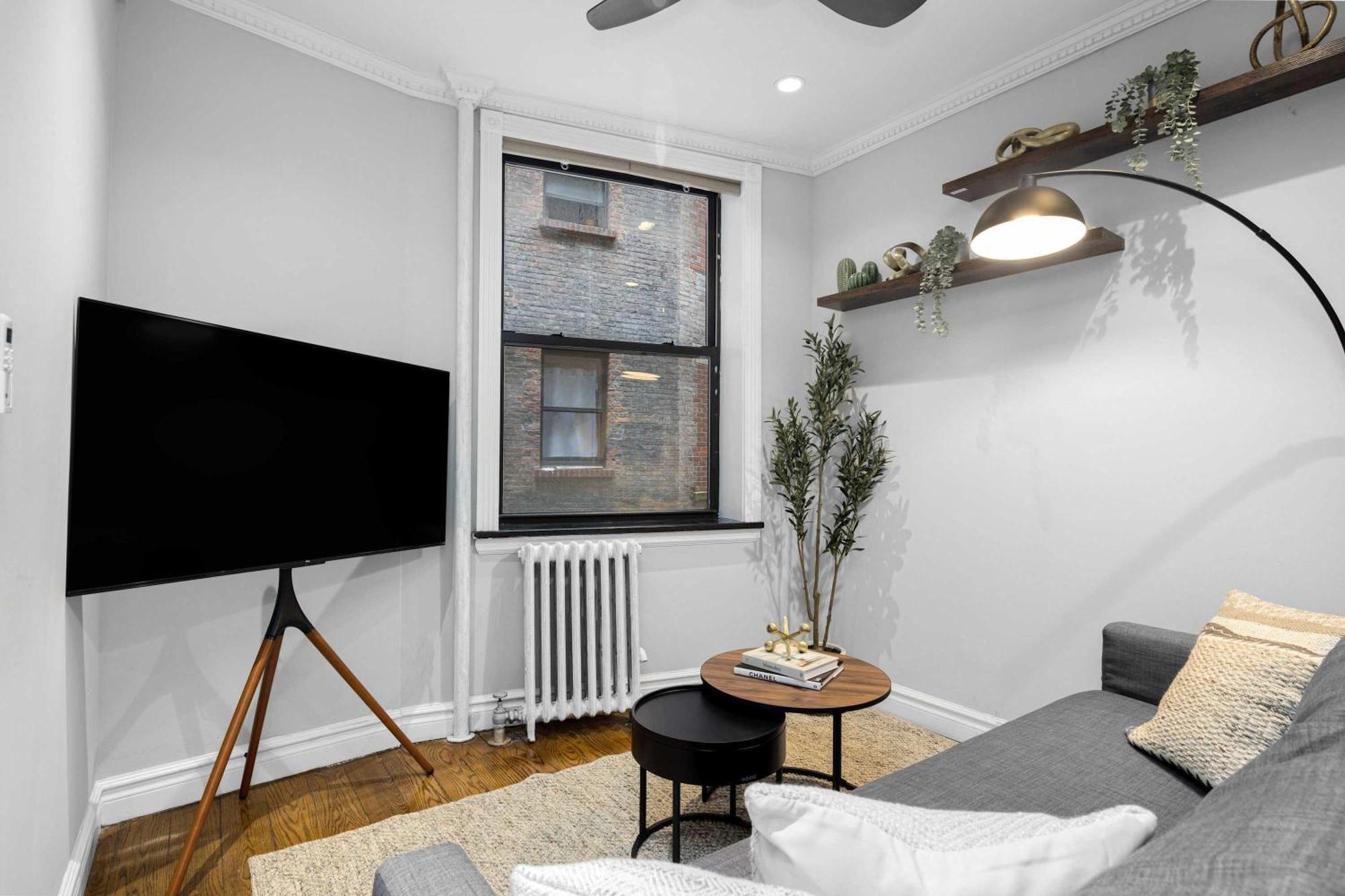 Modern Manhattan In Prime Spot