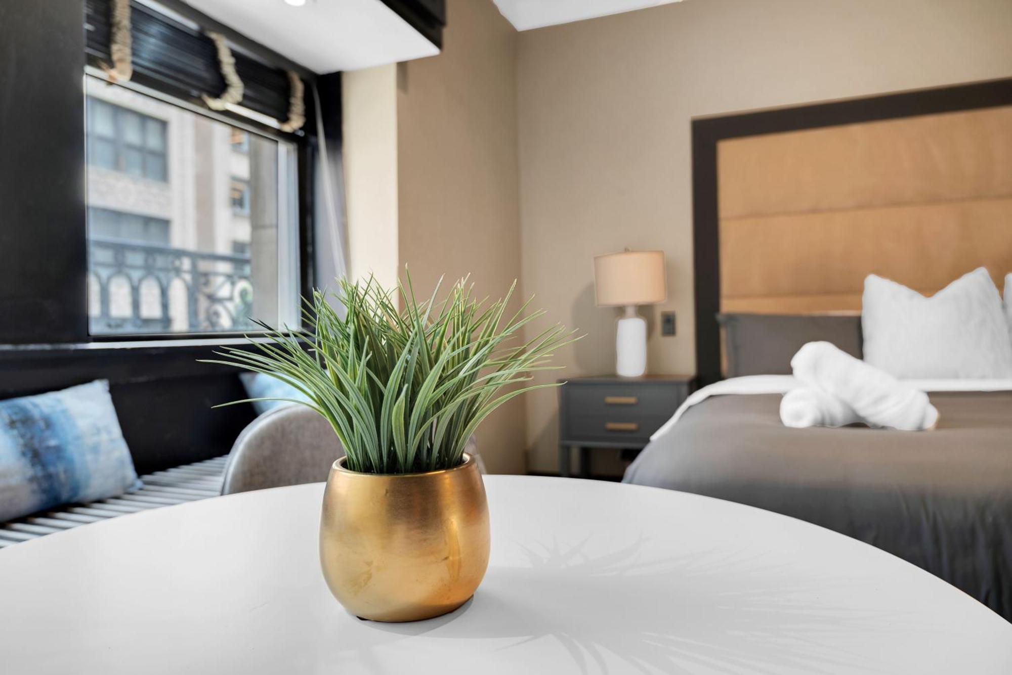 Nyc In The Location! Walking Distance To Everything! *