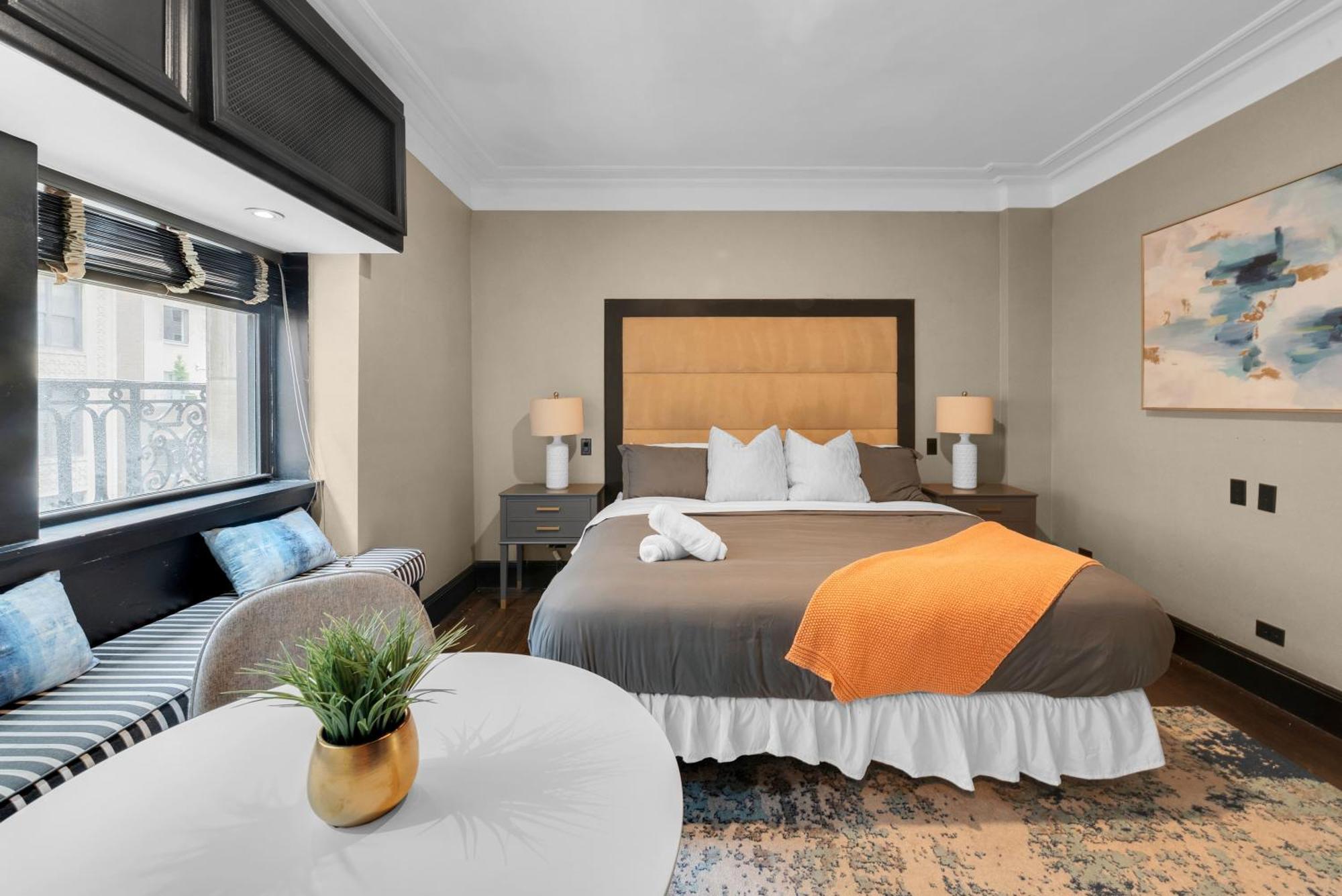 Apartment Nyc In The Location! Walking Distance To Everything! New York