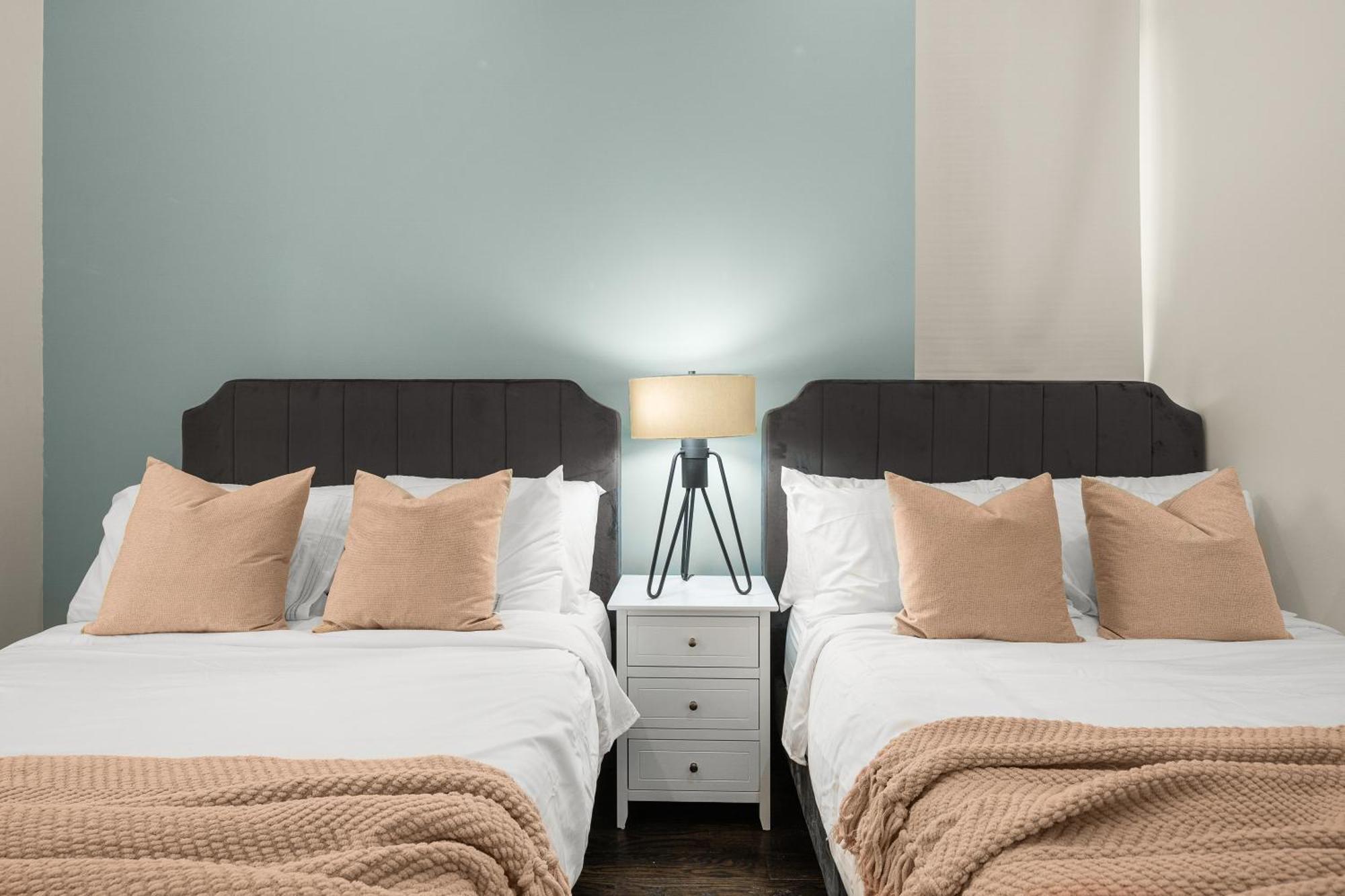 Stylish 3br Designer In Harlem With Parking