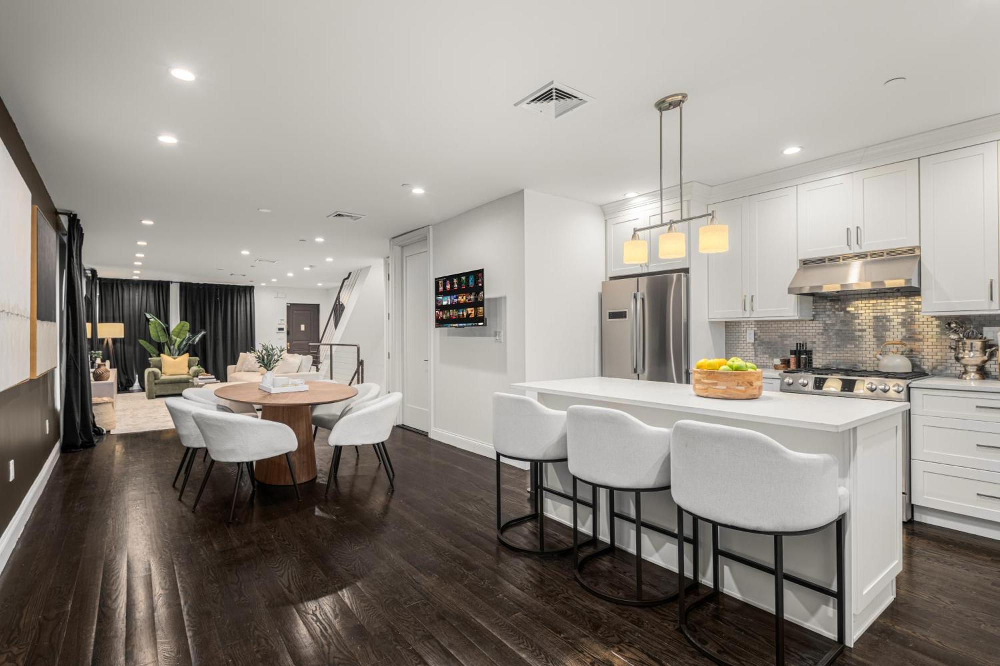 Stylish 3br Designer In Harlem With Parking