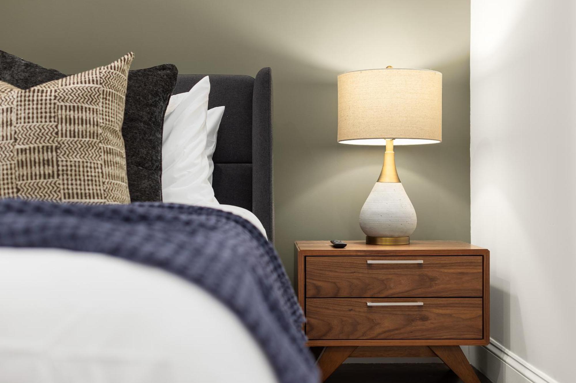 Stylish 3br Designer In Harlem With Parking *