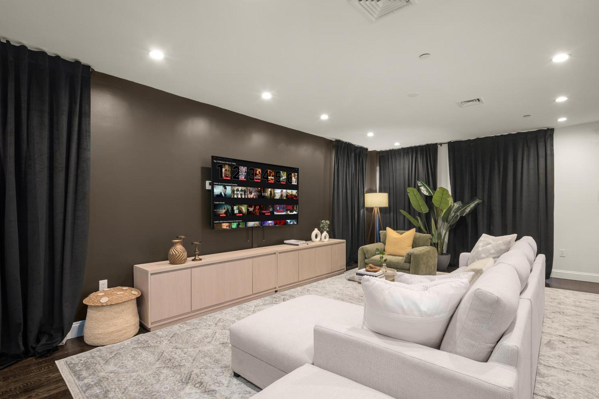 Stylish 3br Designer In Harlem With Parking Apartment *