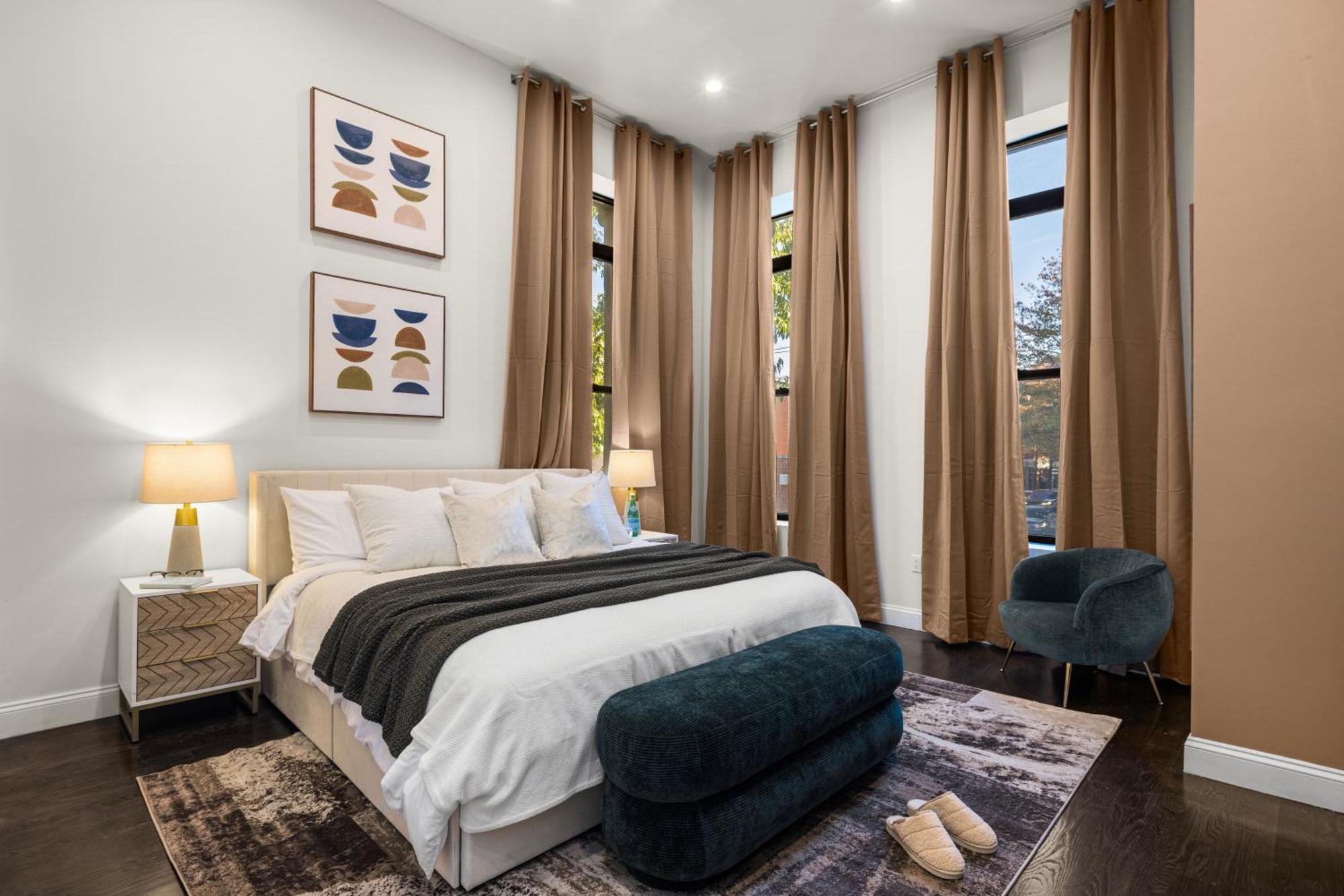 Stylish 3br Designer In Harlem With Parking New York