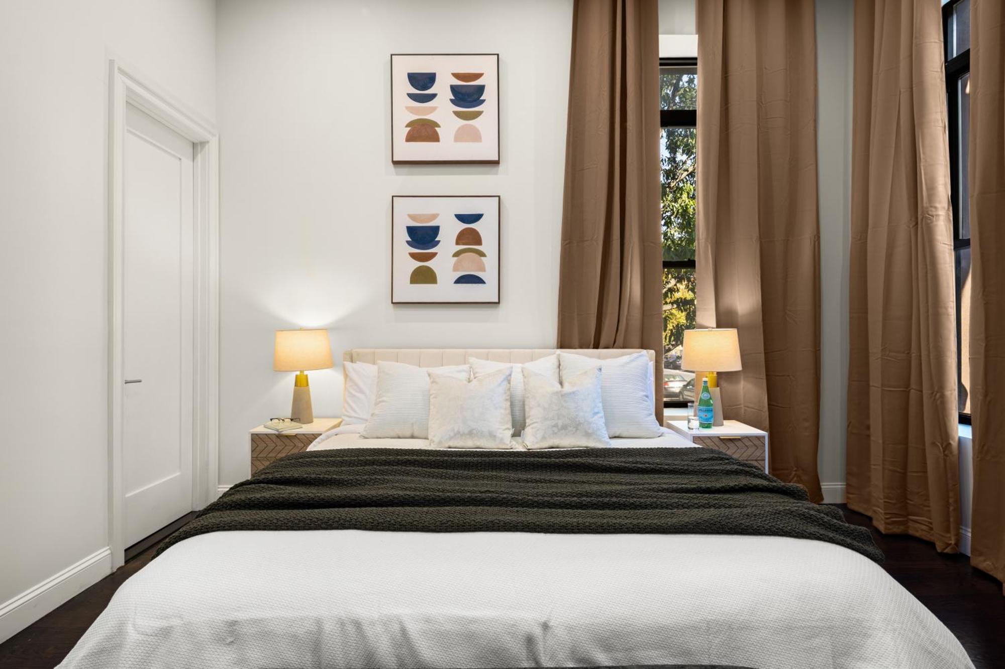 Stylish 3br Designer In Harlem With Parking Apartment New York