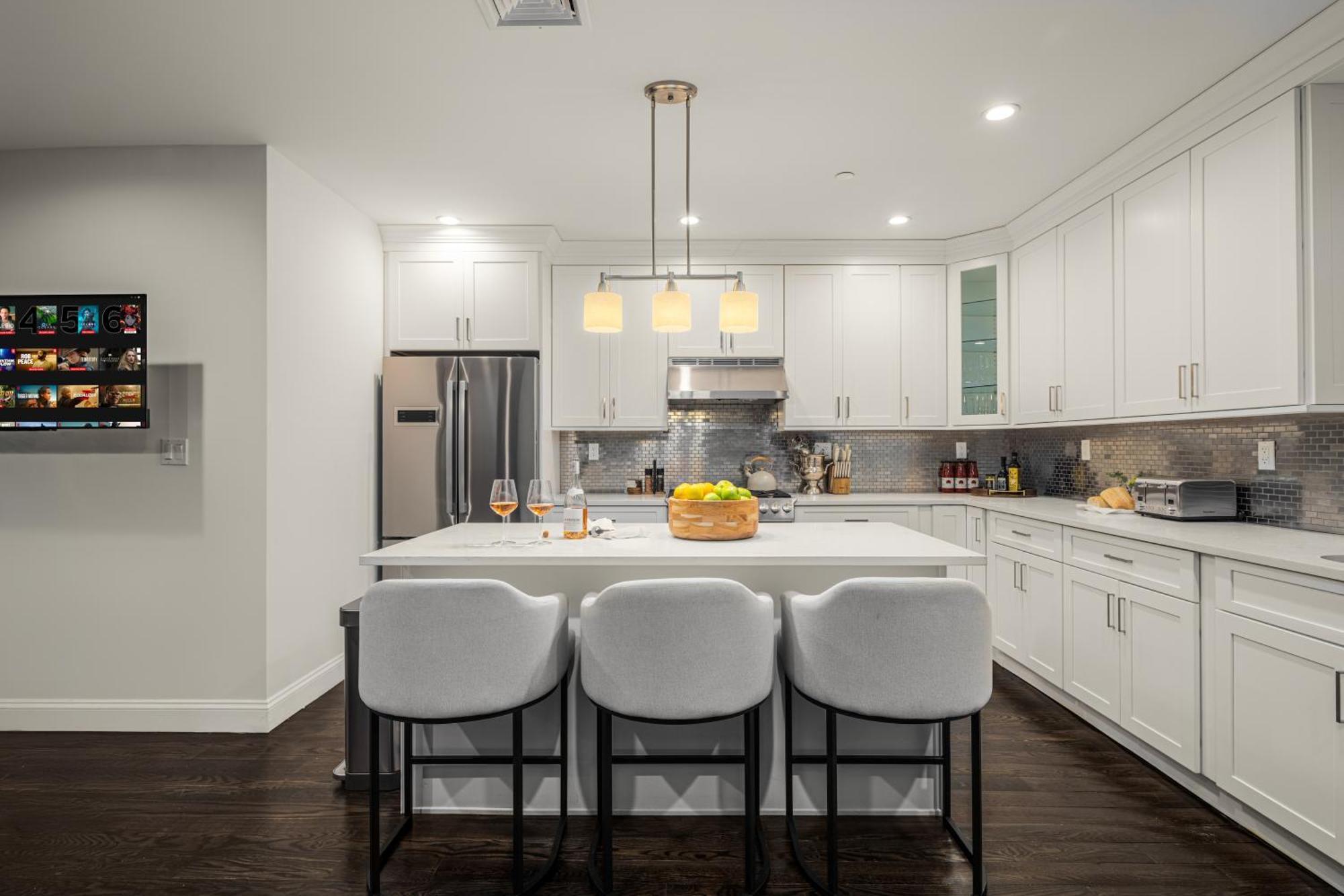Stylish 3br Designer In Harlem With Parking Apartment New York