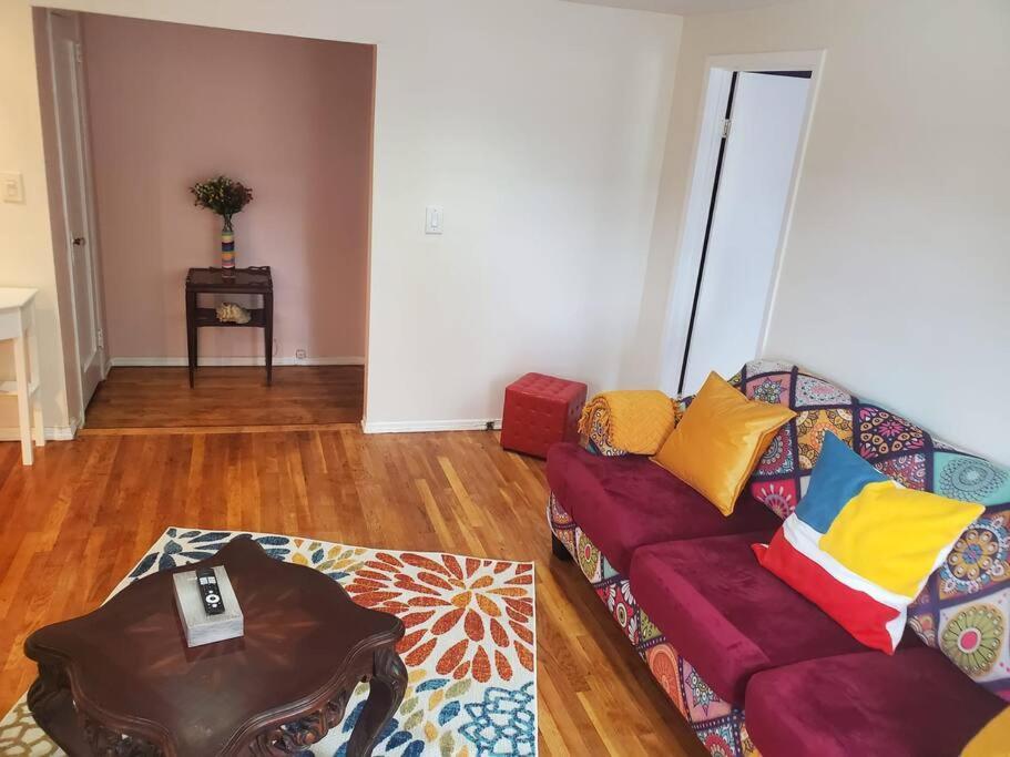 Apartment With Ayana In St Albans New York