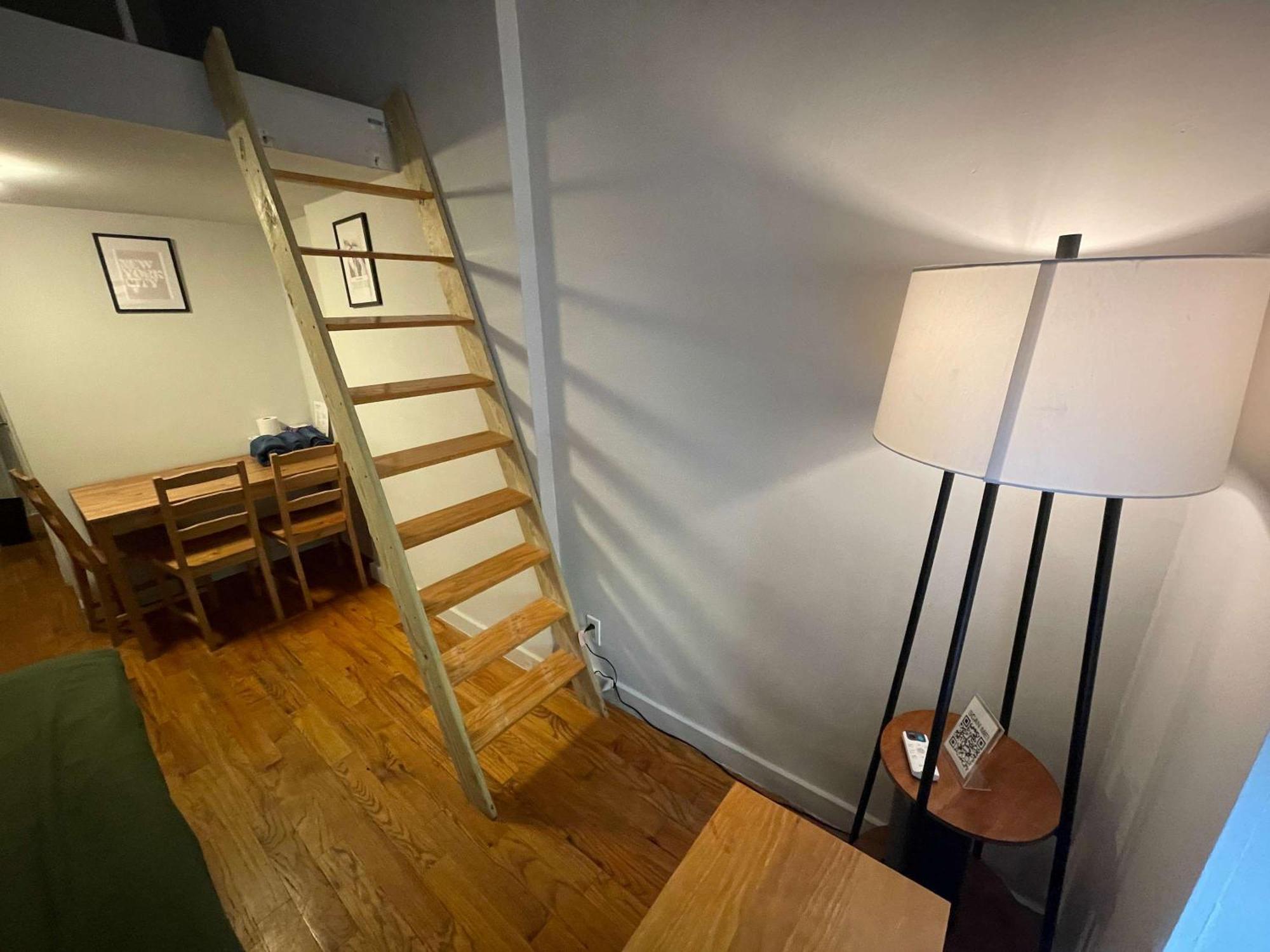 Union Square 4 With Shower - Shared Toilet Apartment *