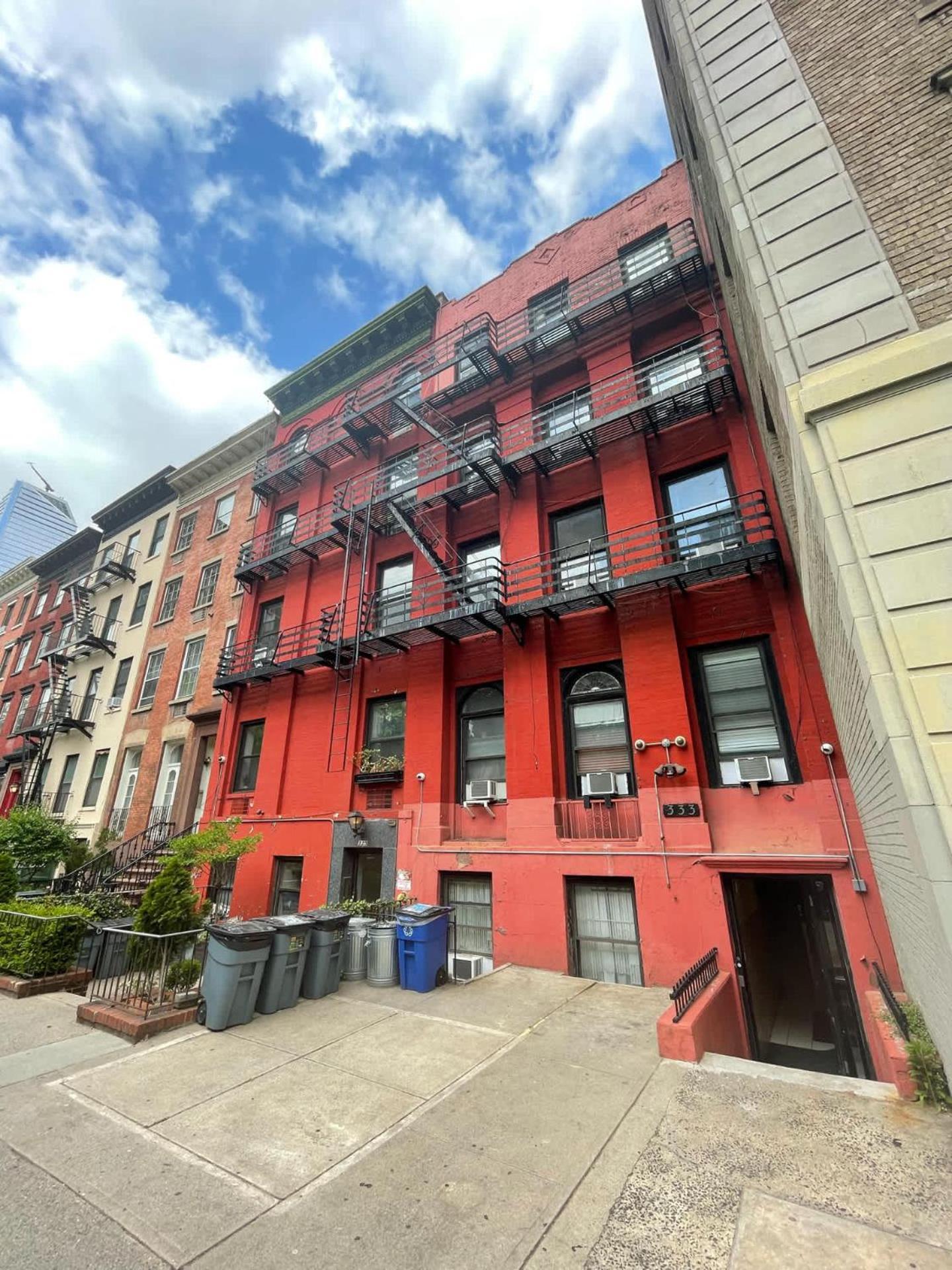 Chelsea 5 - Shared Bathroom - 5th Floor Walk Up Apartment New York