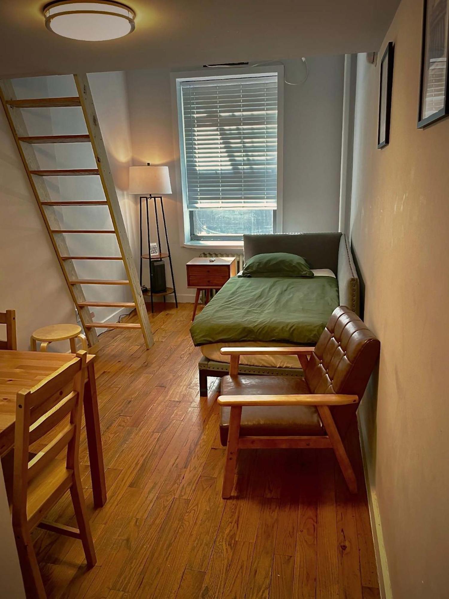 Union Square 4 With Shower - Shared Toilet