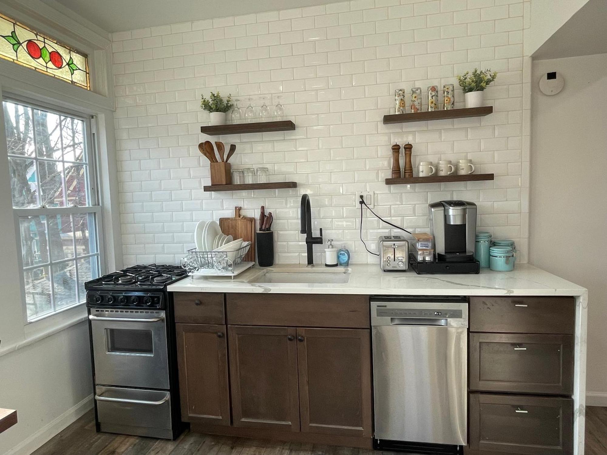 Gorgeous Victorian House!! Entire In Sam's *