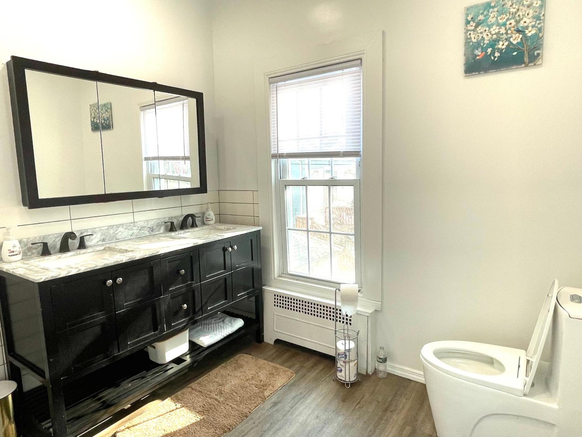 Gorgeous Victorian House!! Entire In Sam's New York