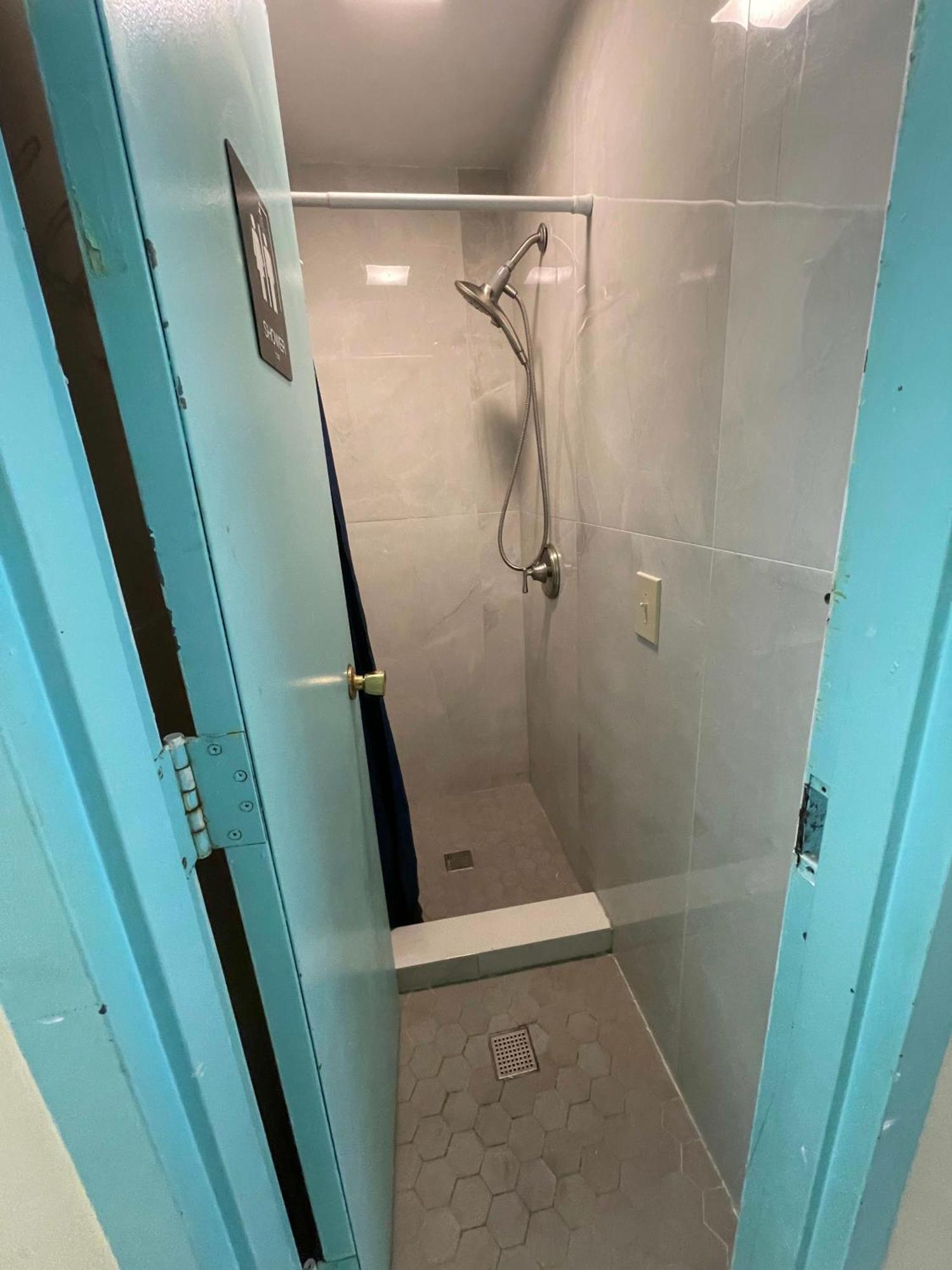 Shered Bathroom 4 Sofabed + Loftbed + Kitchen *